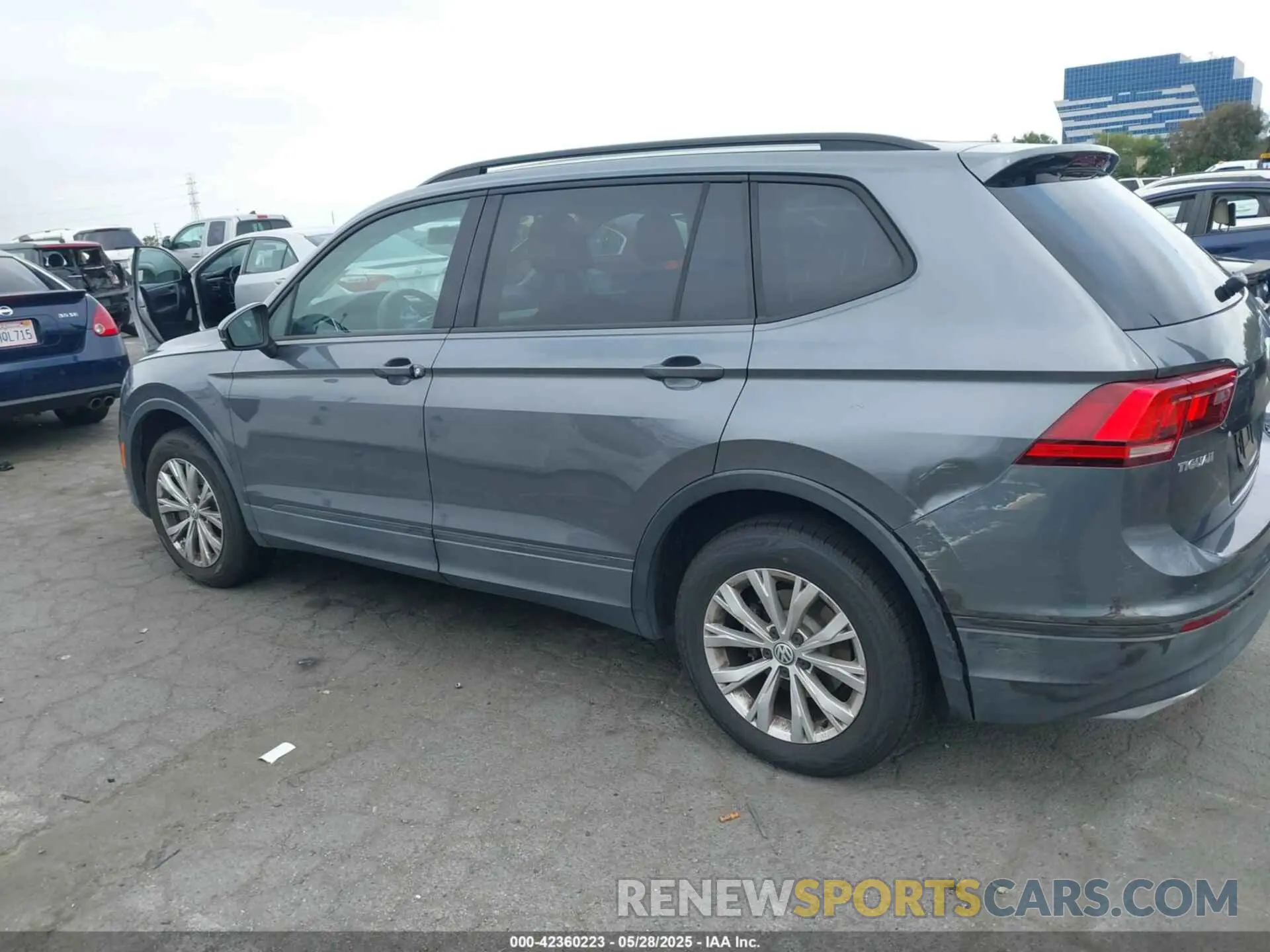 14 Photograph of a damaged car 3VV1B7AX3KM114739 VOLKSWAGEN TIGUAN 2019