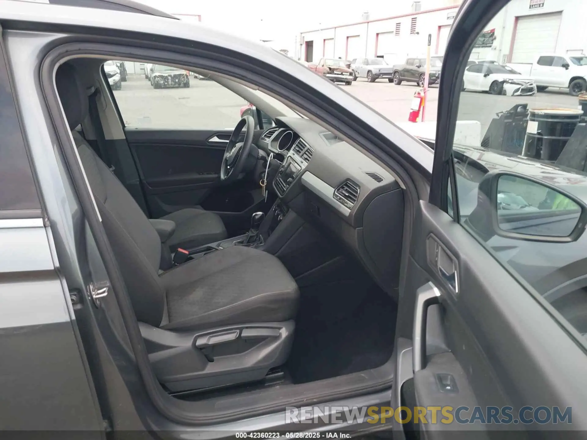 5 Photograph of a damaged car 3VV1B7AX3KM114739 VOLKSWAGEN TIGUAN 2019