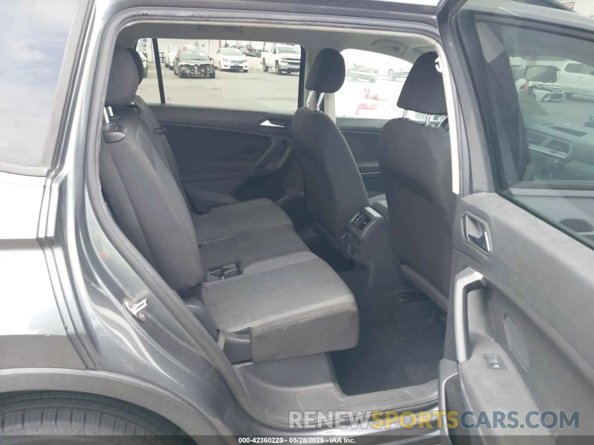 8 Photograph of a damaged car 3VV1B7AX3KM114739 VOLKSWAGEN TIGUAN 2019