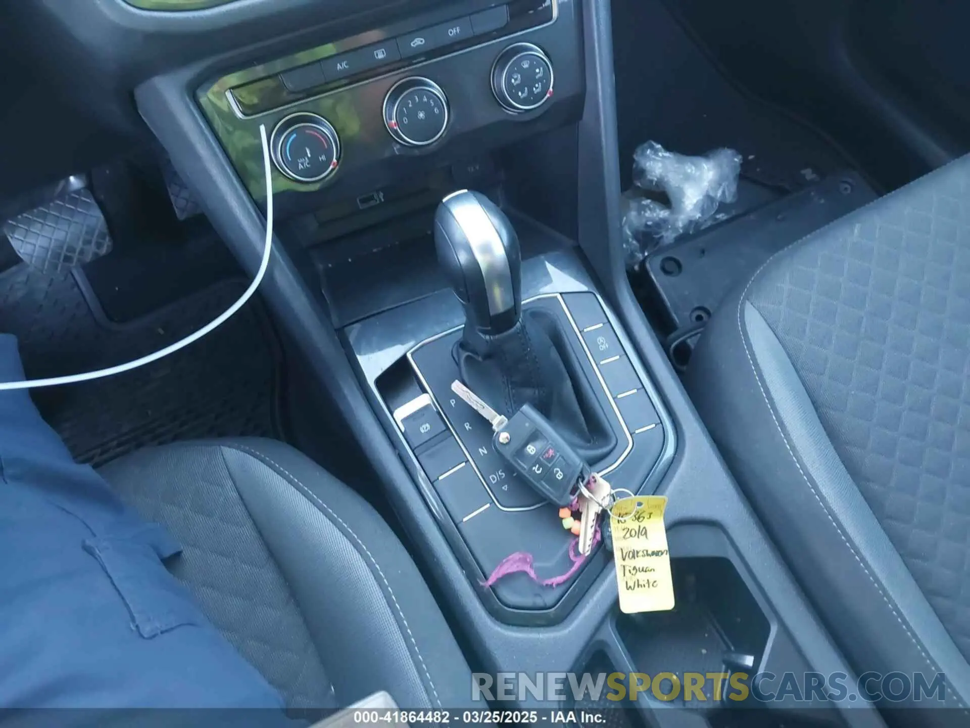 11 Photograph of a damaged car 3VV1B7AX4KM009210 VOLKSWAGEN TIGUAN 2019