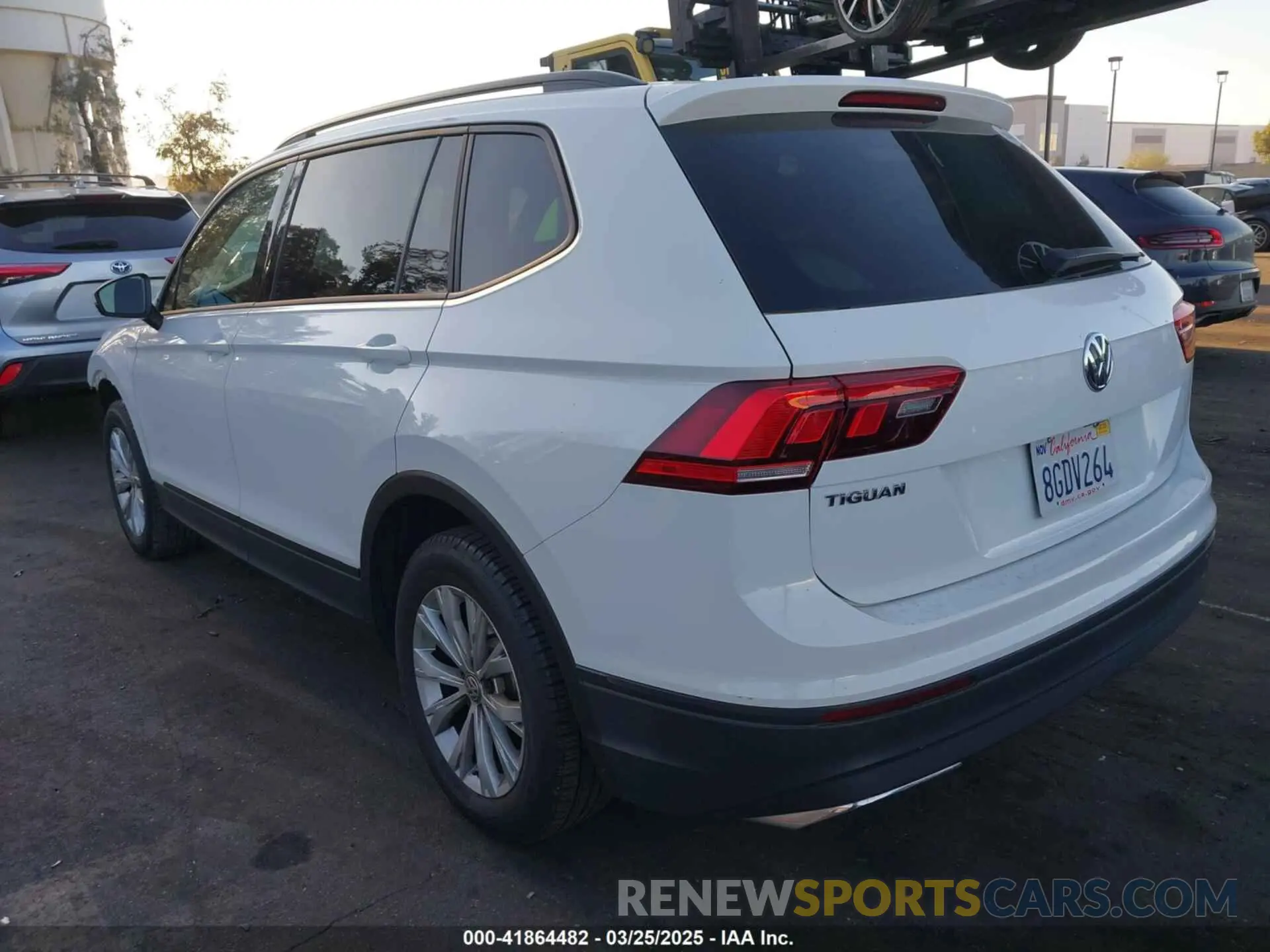 3 Photograph of a damaged car 3VV1B7AX4KM009210 VOLKSWAGEN TIGUAN 2019