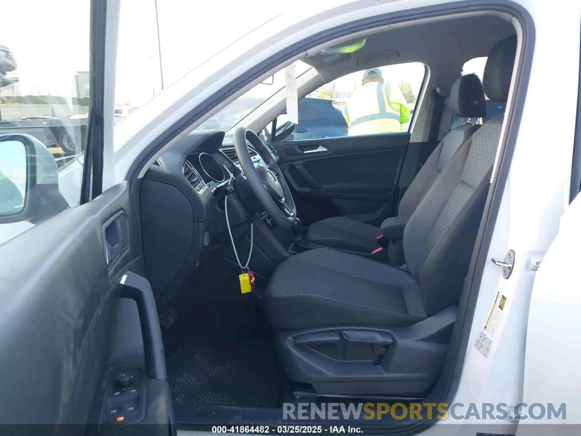 5 Photograph of a damaged car 3VV1B7AX4KM009210 VOLKSWAGEN TIGUAN 2019