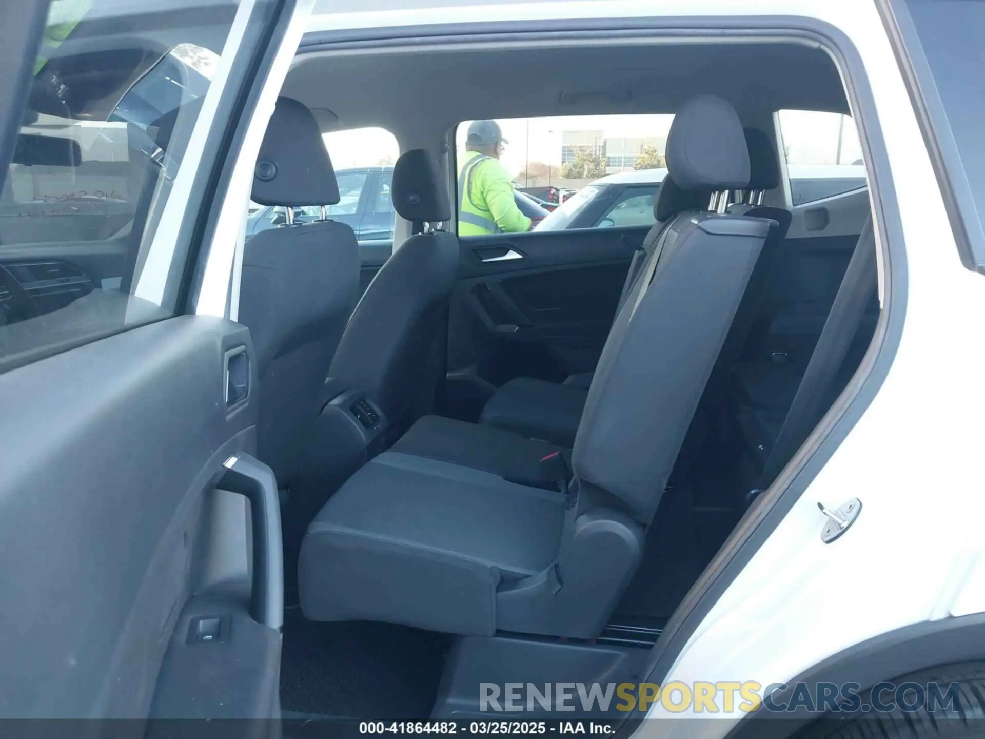 8 Photograph of a damaged car 3VV1B7AX4KM009210 VOLKSWAGEN TIGUAN 2019
