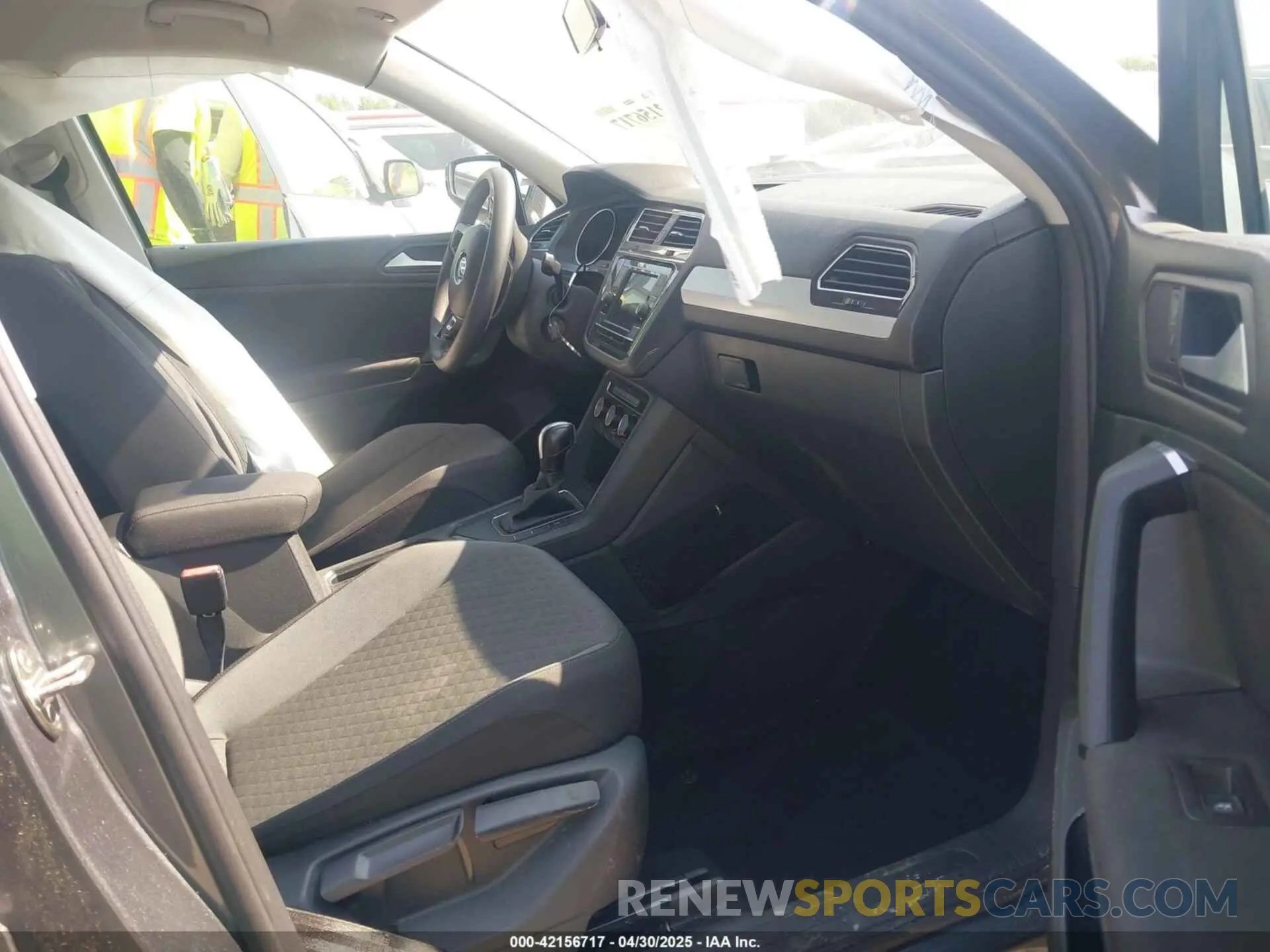 5 Photograph of a damaged car 3VV1B7AX4KM085980 VOLKSWAGEN TIGUAN 2019