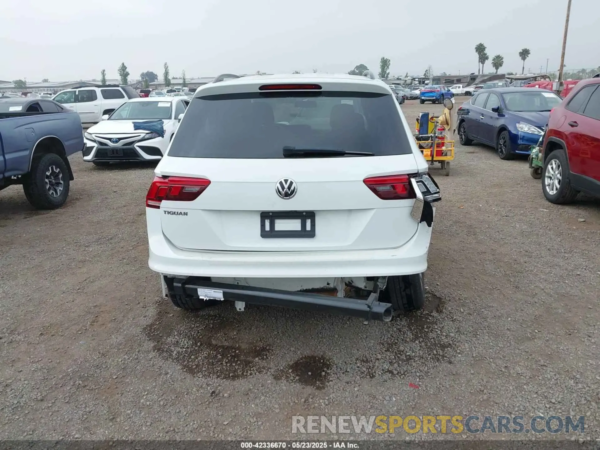 17 Photograph of a damaged car 3VV1B7AX4KM177817 VOLKSWAGEN TIGUAN 2019