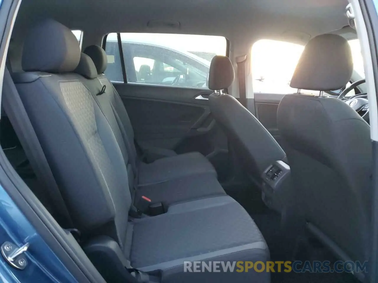 11 Photograph of a damaged car 3VV1B7AX4KM198859 VOLKSWAGEN TIGUAN 2019
