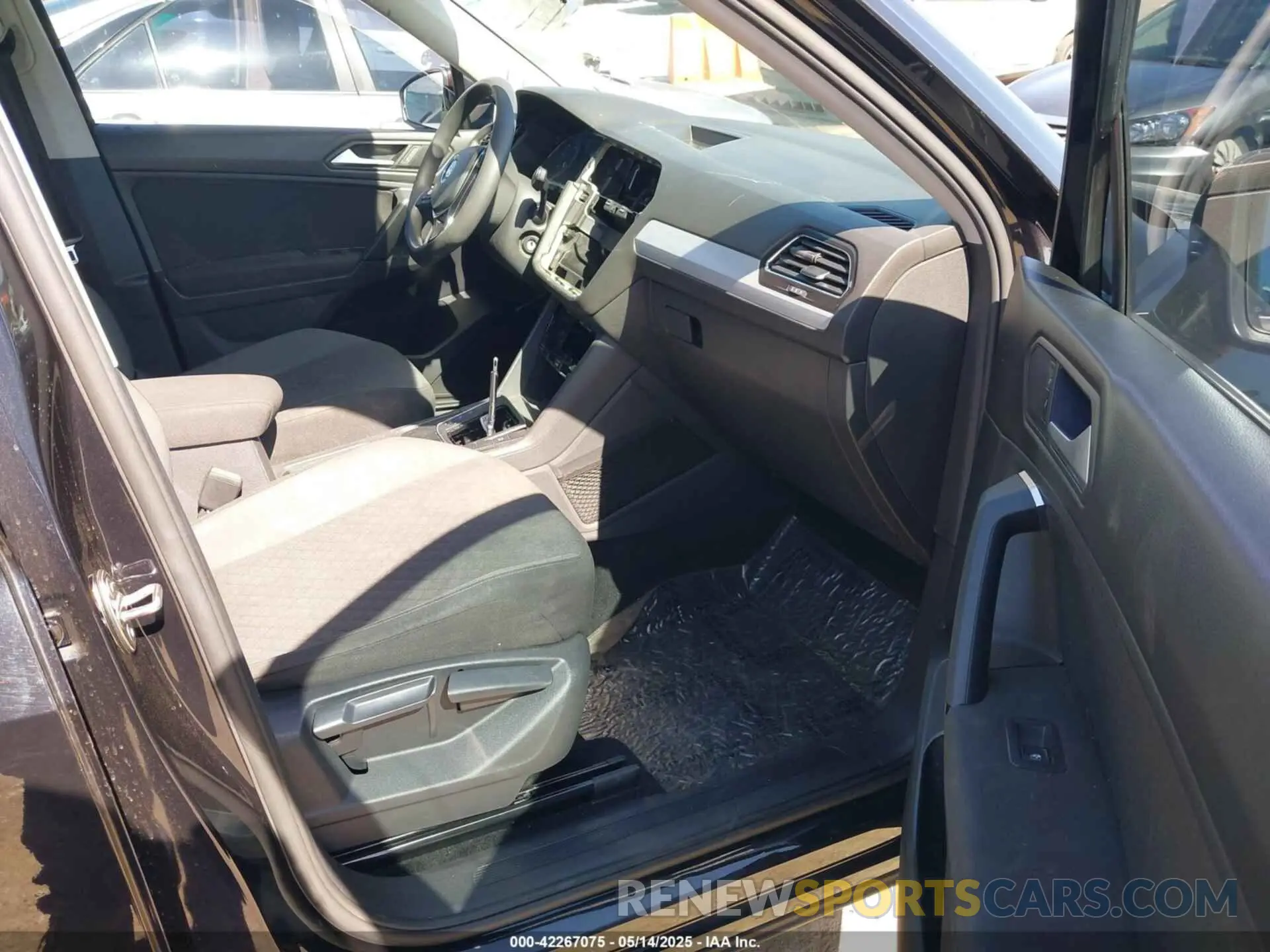 5 Photograph of a damaged car 3VV1B7AX5KM187174 VOLKSWAGEN TIGUAN 2019