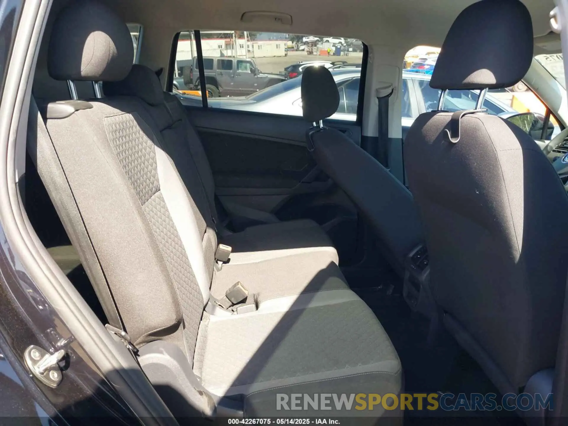 8 Photograph of a damaged car 3VV1B7AX5KM187174 VOLKSWAGEN TIGUAN 2019