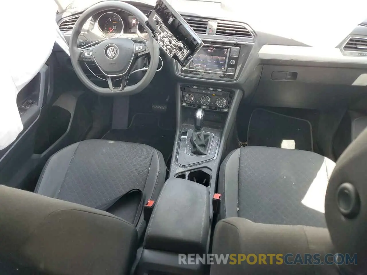 8 Photograph of a damaged car 3VV1B7AX6KM060191 VOLKSWAGEN TIGUAN 2019