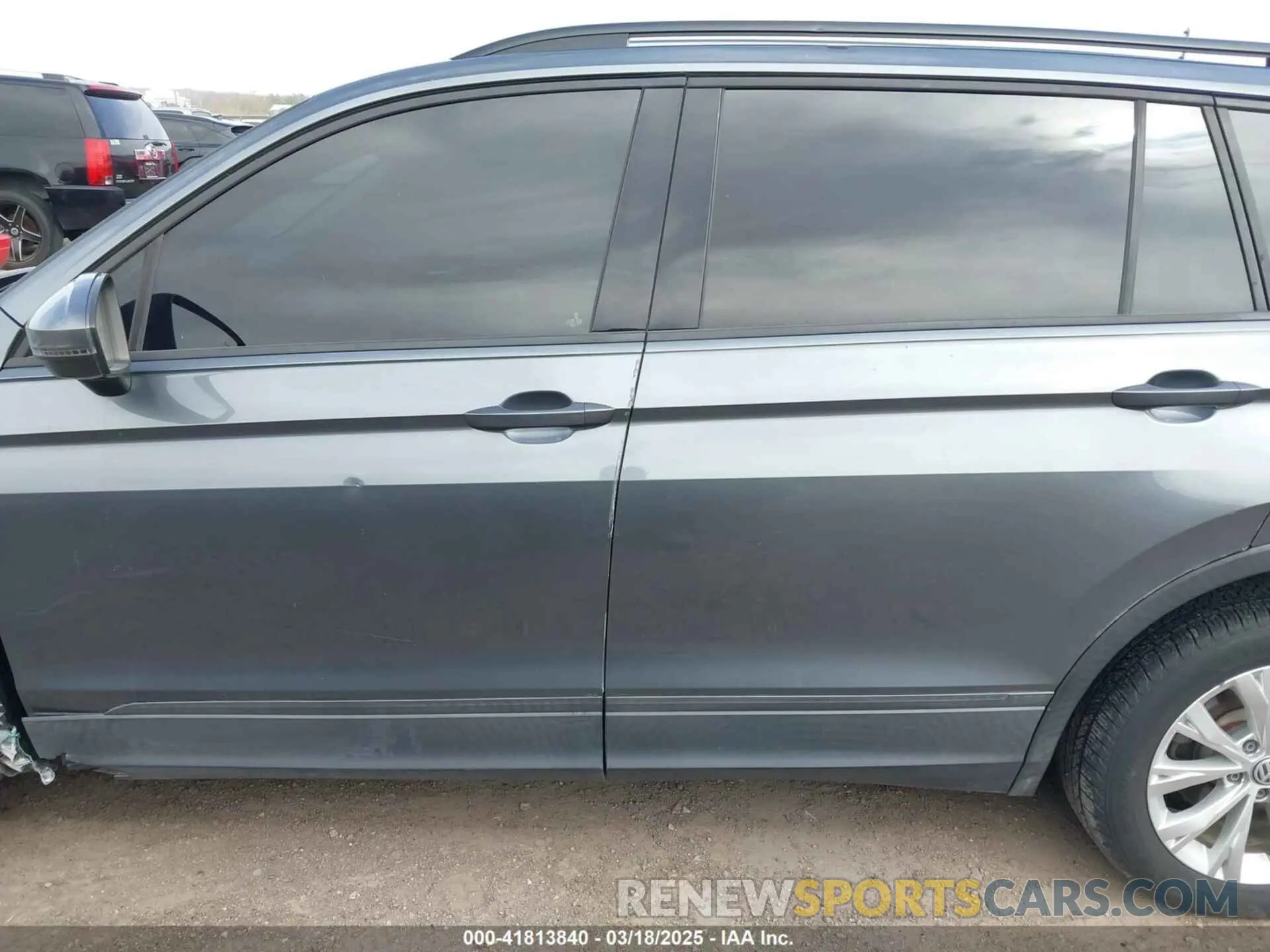 14 Photograph of a damaged car 3VV1B7AX7KM013381 VOLKSWAGEN TIGUAN 2019
