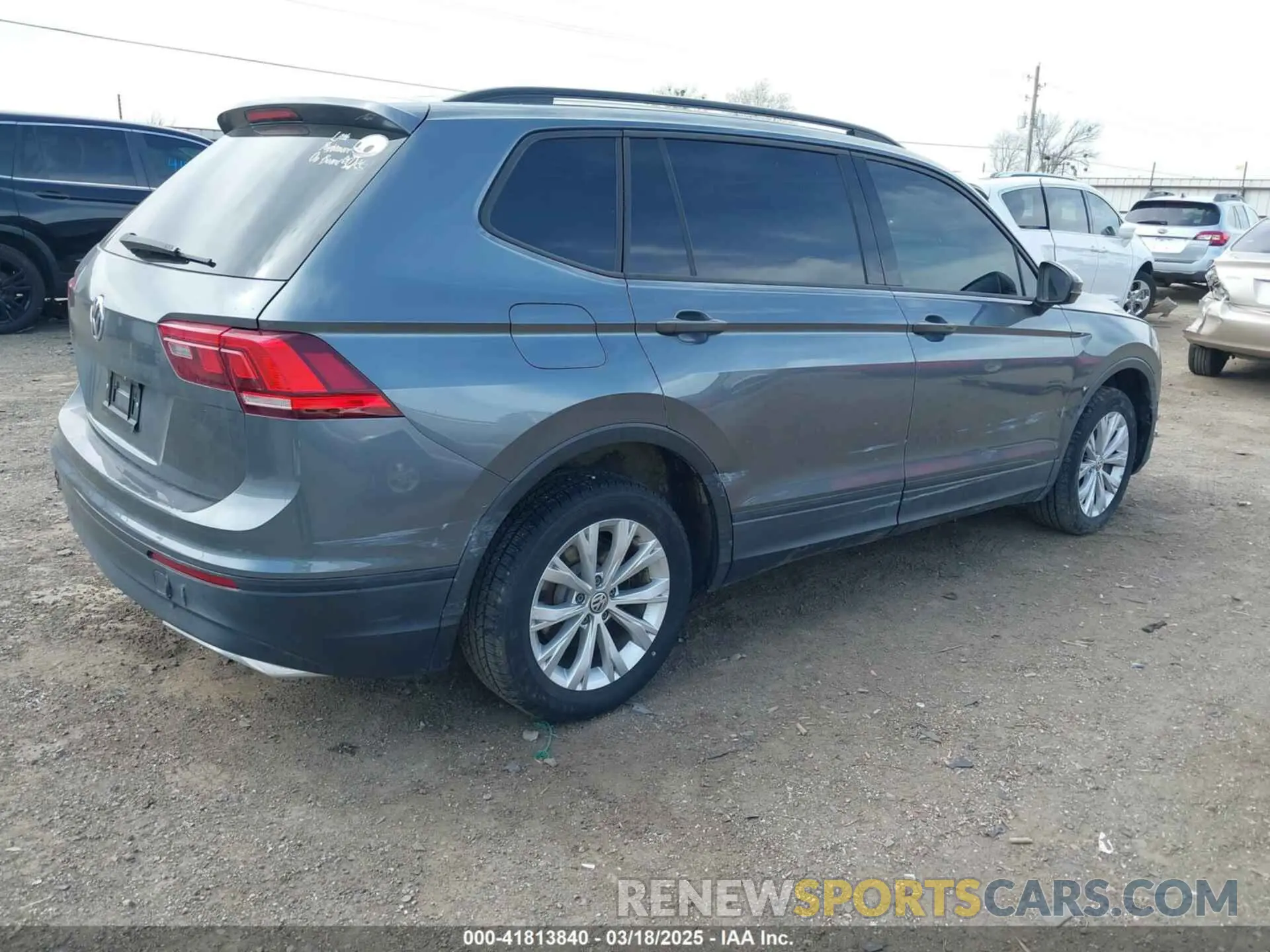 4 Photograph of a damaged car 3VV1B7AX7KM013381 VOLKSWAGEN TIGUAN 2019