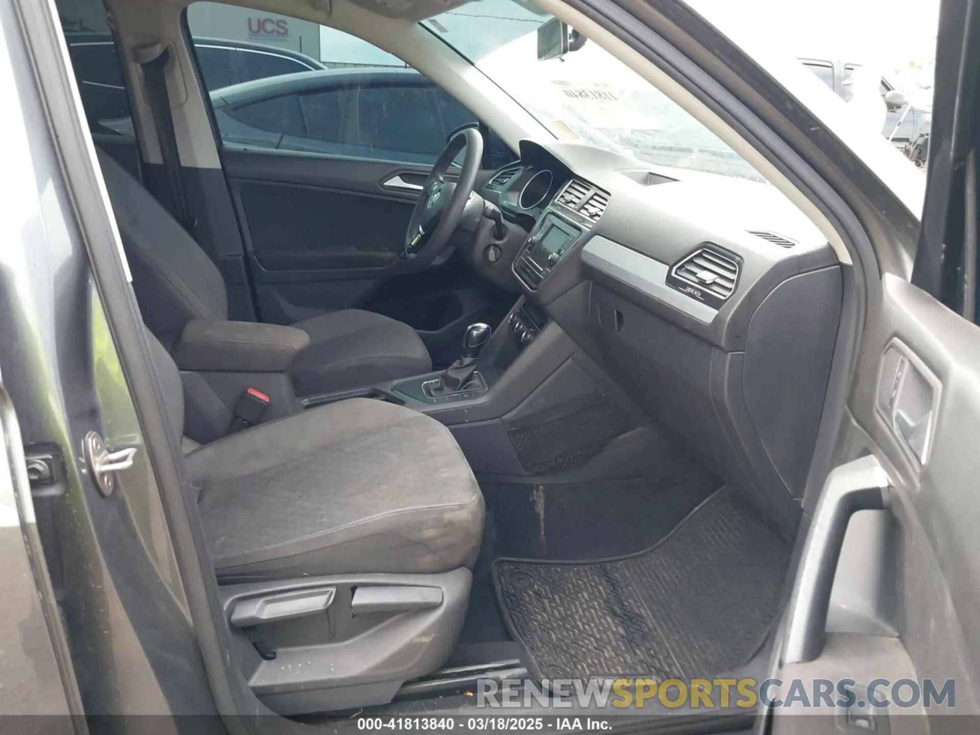 5 Photograph of a damaged car 3VV1B7AX7KM013381 VOLKSWAGEN TIGUAN 2019