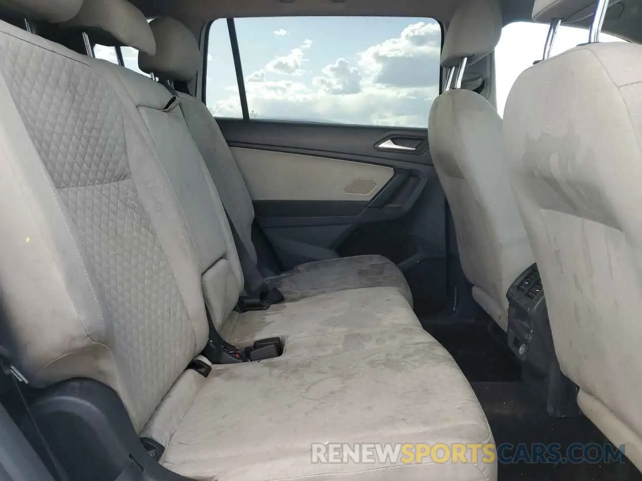 11 Photograph of a damaged car 3VV1B7AX7KM018936 VOLKSWAGEN TIGUAN 2019