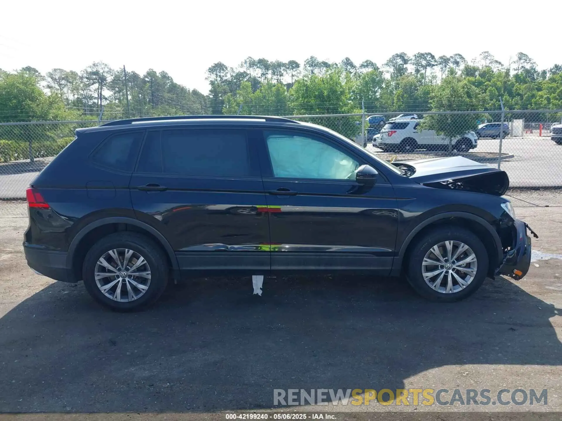 13 Photograph of a damaged car 3VV1B7AX8KM048544 VOLKSWAGEN TIGUAN 2019