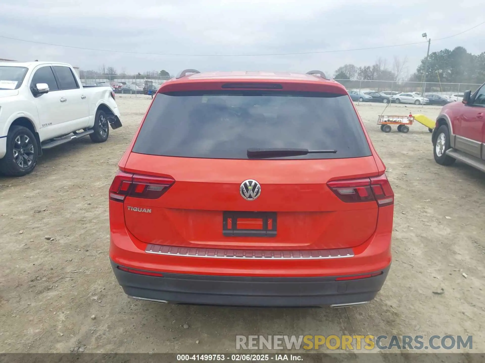 17 Photograph of a damaged car 3VV1B7AX9KM113272 VOLKSWAGEN TIGUAN 2019