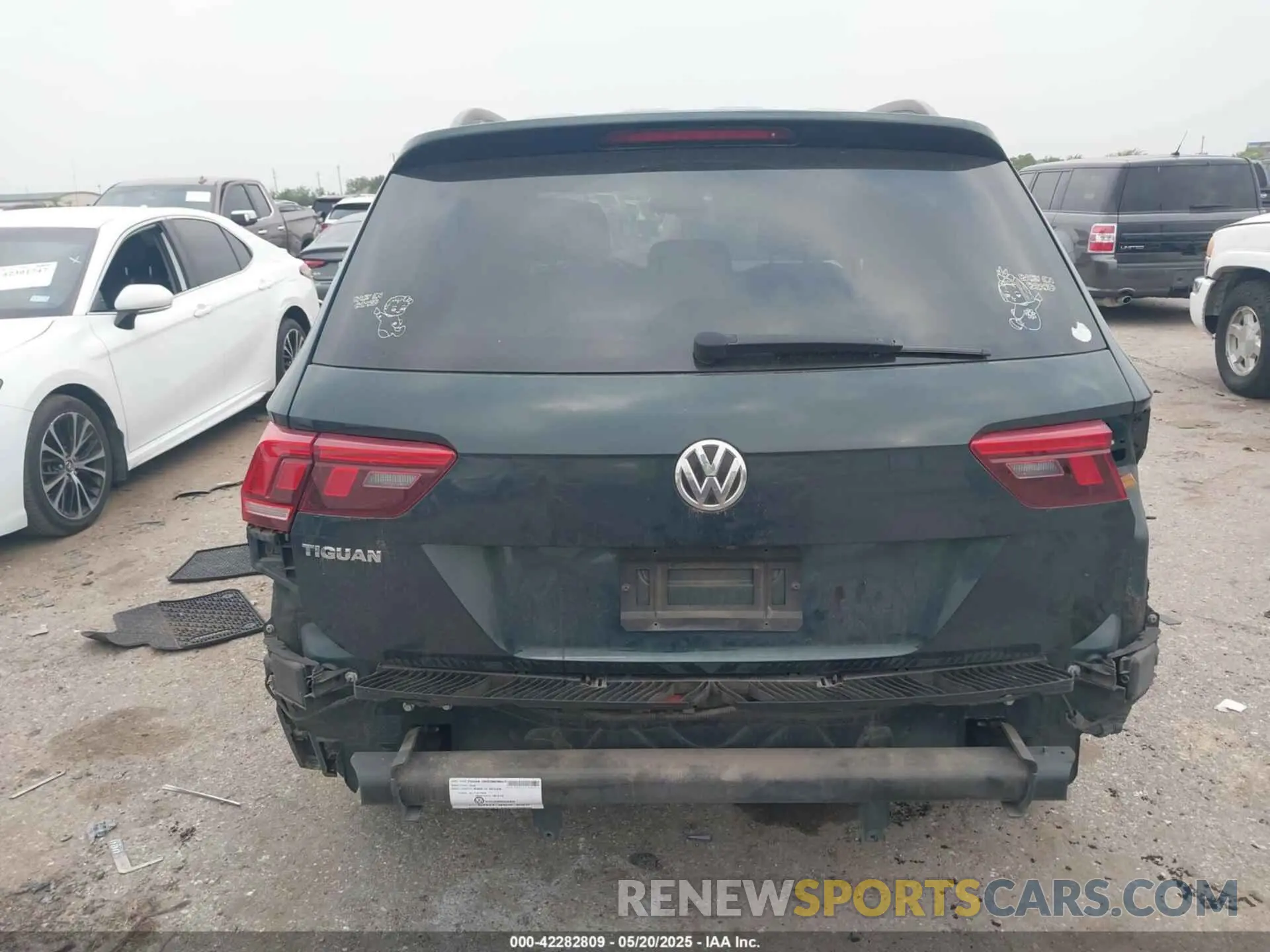 16 Photograph of a damaged car 3VV1B7AXXKM002312 VOLKSWAGEN TIGUAN 2019