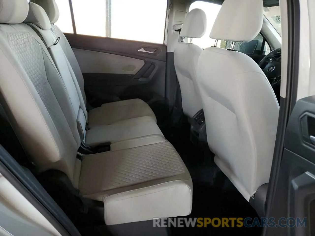 11 Photograph of a damaged car 3VV1B7AXXKM195674 VOLKSWAGEN TIGUAN 2019