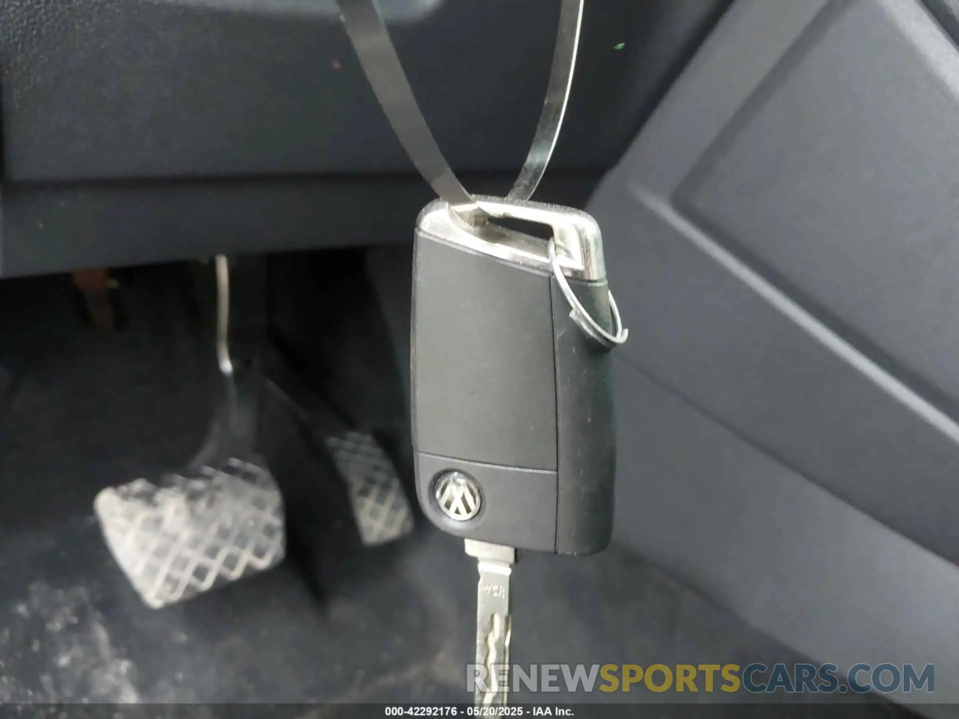 11 Photograph of a damaged car 3VV2B7AX0KM012397 VOLKSWAGEN TIGUAN 2019