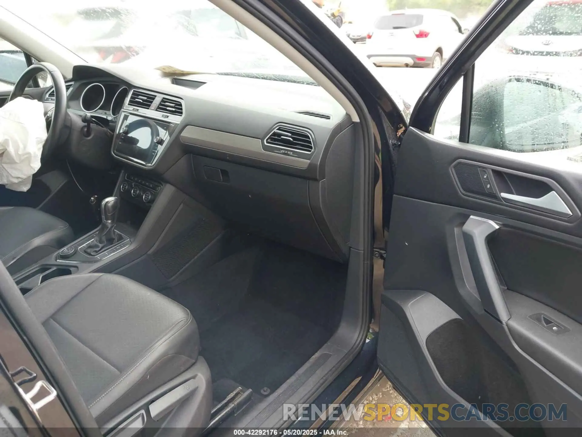 5 Photograph of a damaged car 3VV2B7AX0KM012397 VOLKSWAGEN TIGUAN 2019