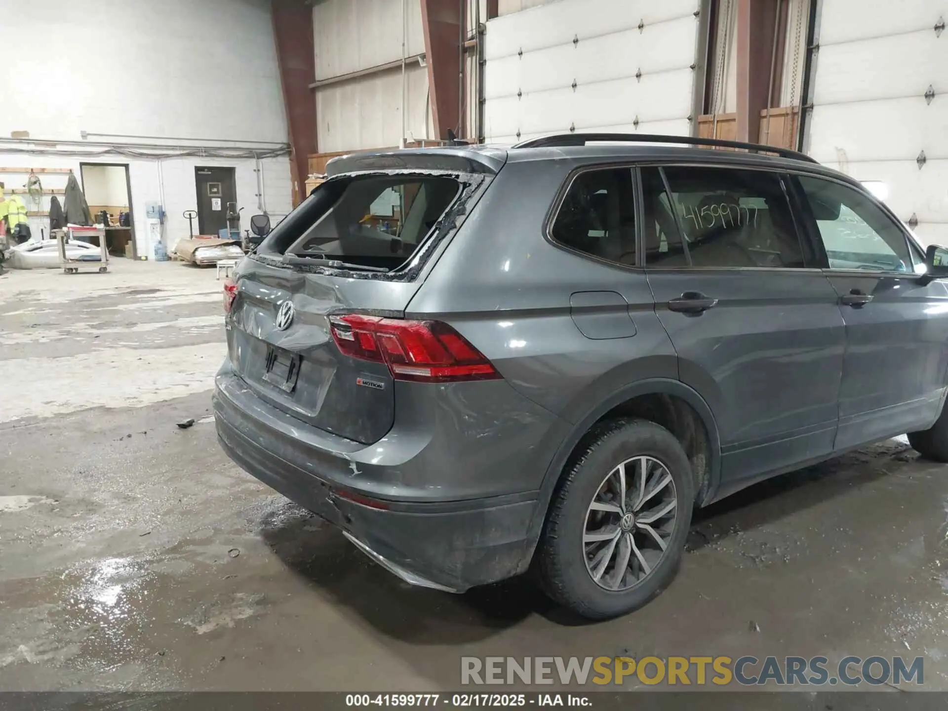 18 Photograph of a damaged car 3VV2B7AX0KM098259 VOLKSWAGEN TIGUAN 2019