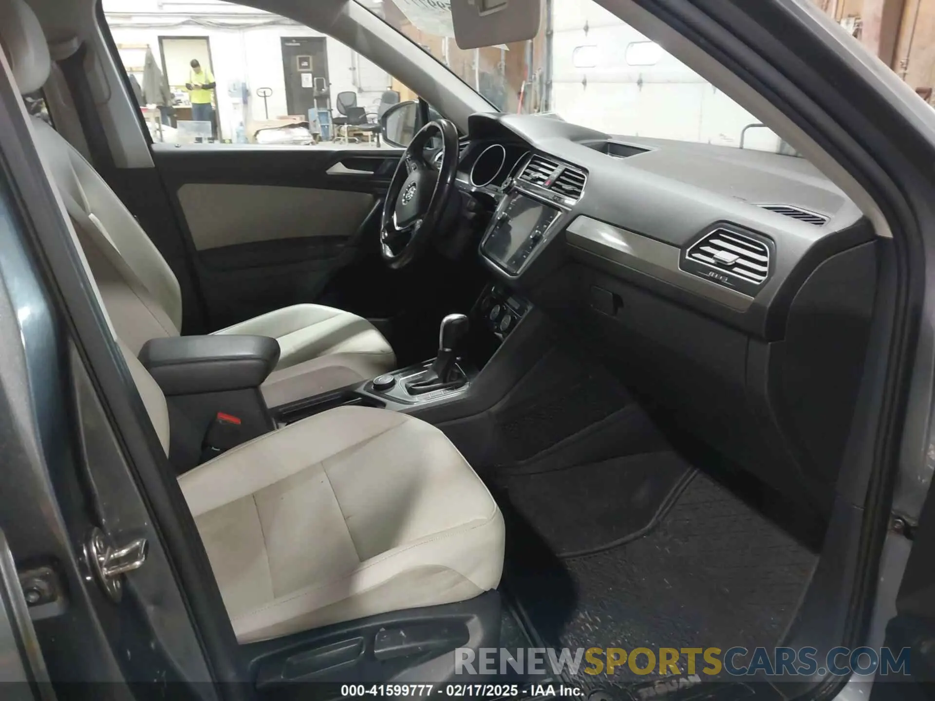 5 Photograph of a damaged car 3VV2B7AX0KM098259 VOLKSWAGEN TIGUAN 2019