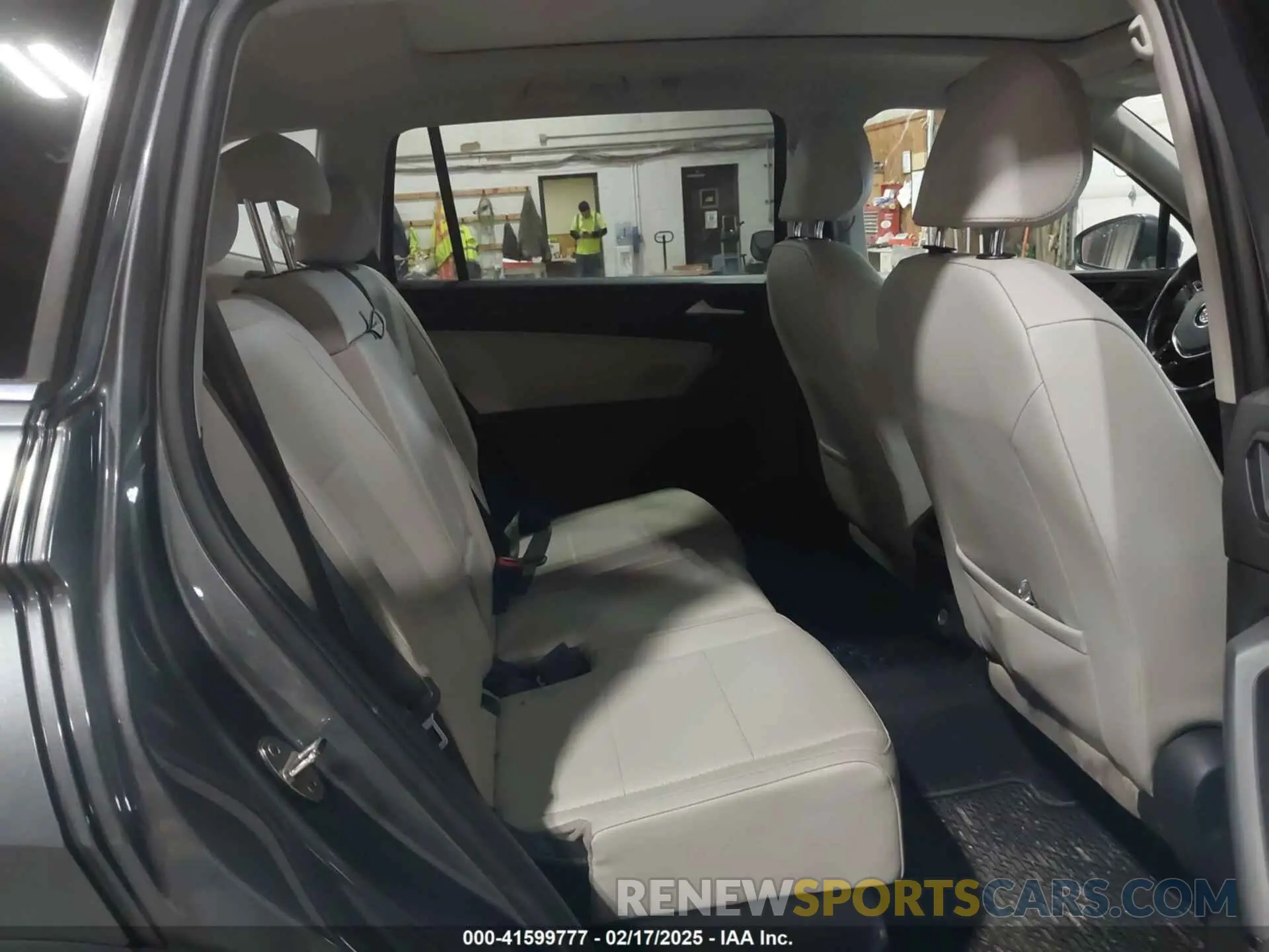 8 Photograph of a damaged car 3VV2B7AX0KM098259 VOLKSWAGEN TIGUAN 2019