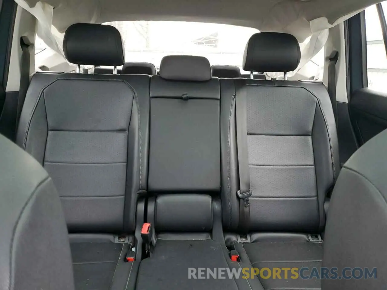 10 Photograph of a damaged car 3VV2B7AX0KM132572 VOLKSWAGEN TIGUAN 2019