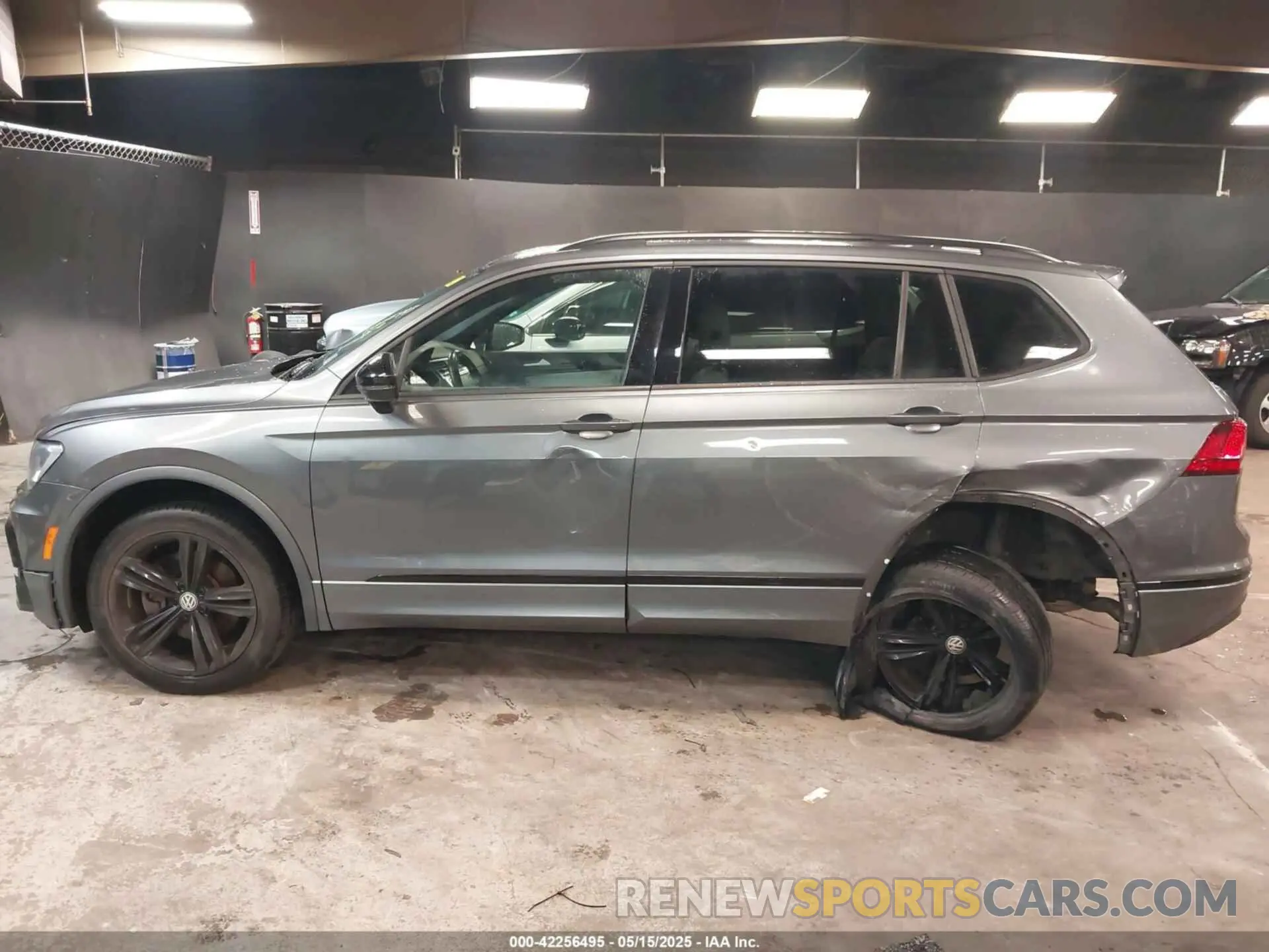14 Photograph of a damaged car 3VV2B7AX0KM191637 VOLKSWAGEN TIGUAN 2019