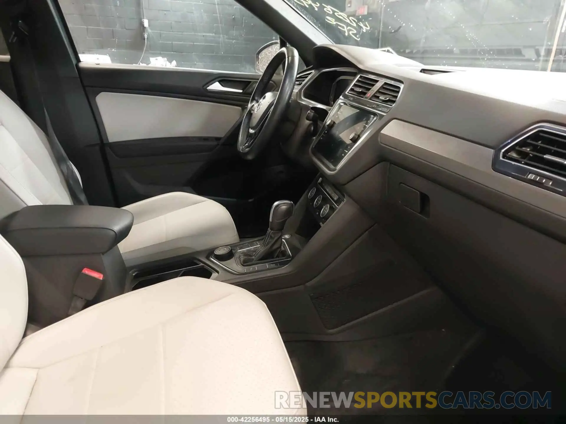 5 Photograph of a damaged car 3VV2B7AX0KM191637 VOLKSWAGEN TIGUAN 2019