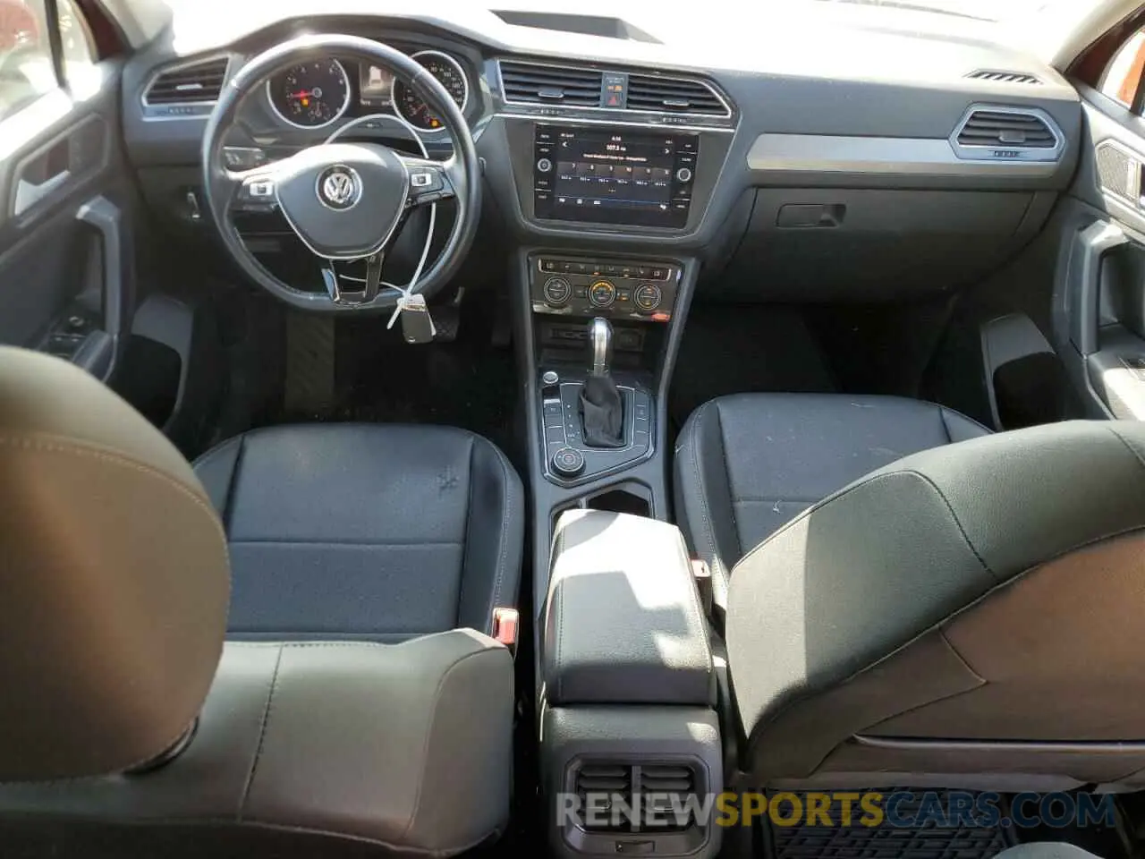 8 Photograph of a damaged car 3VV2B7AX1KM080479 VOLKSWAGEN TIGUAN 2019