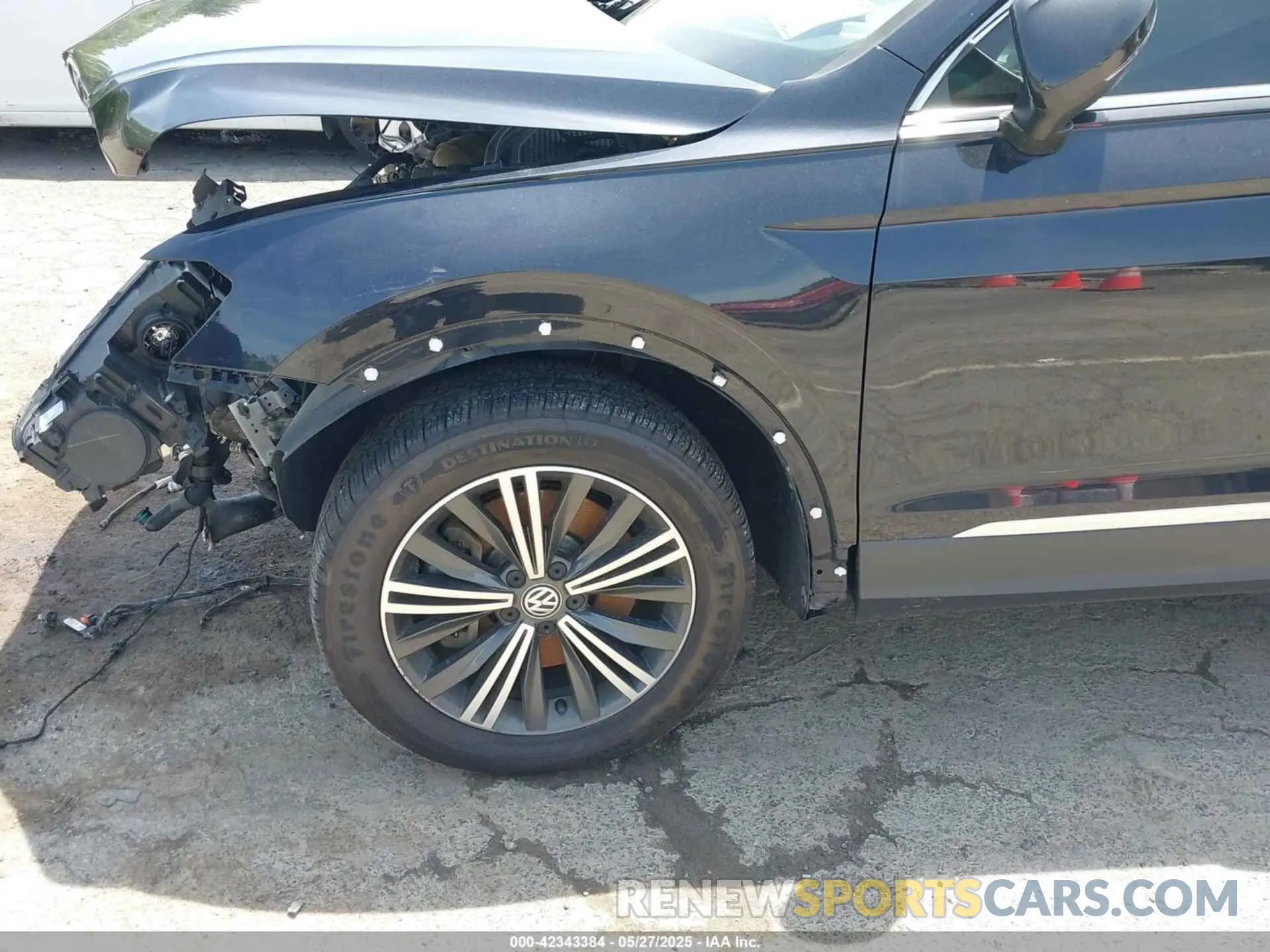 18 Photograph of a damaged car 3VV2B7AX1KM083608 VOLKSWAGEN TIGUAN 2019