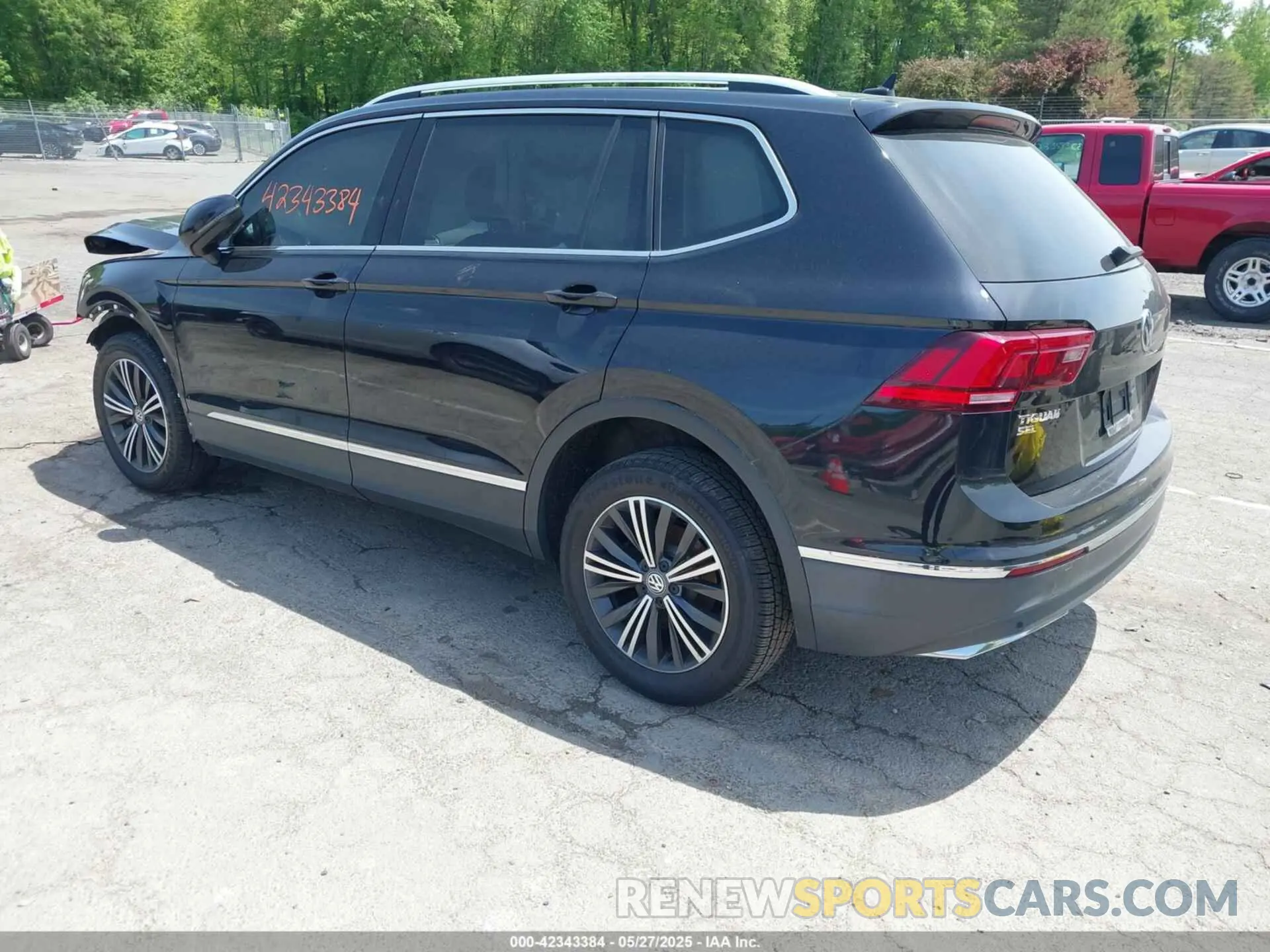 3 Photograph of a damaged car 3VV2B7AX1KM083608 VOLKSWAGEN TIGUAN 2019