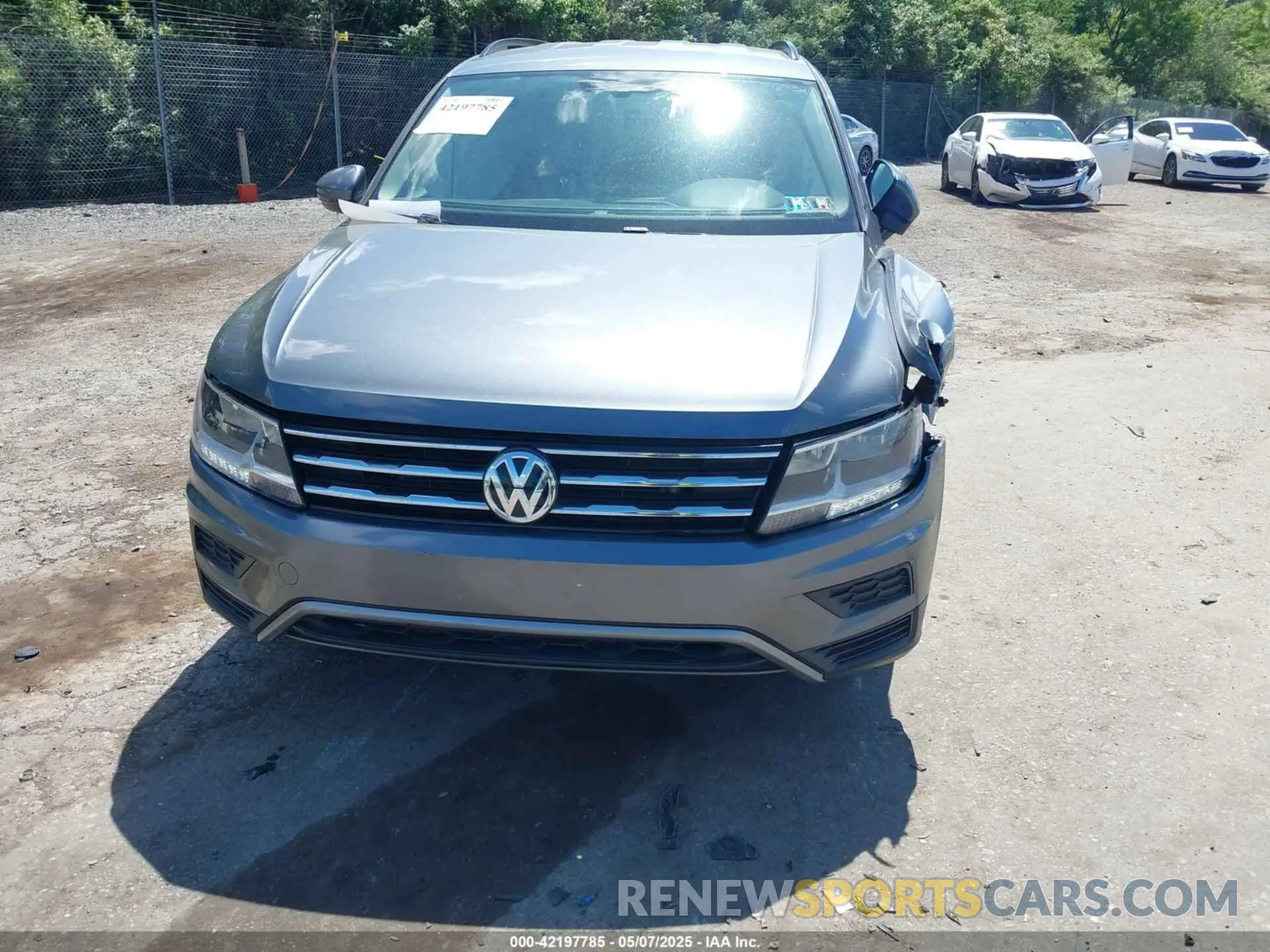 10 Photograph of a damaged car 3VV2B7AX1KM085794 VOLKSWAGEN TIGUAN 2019