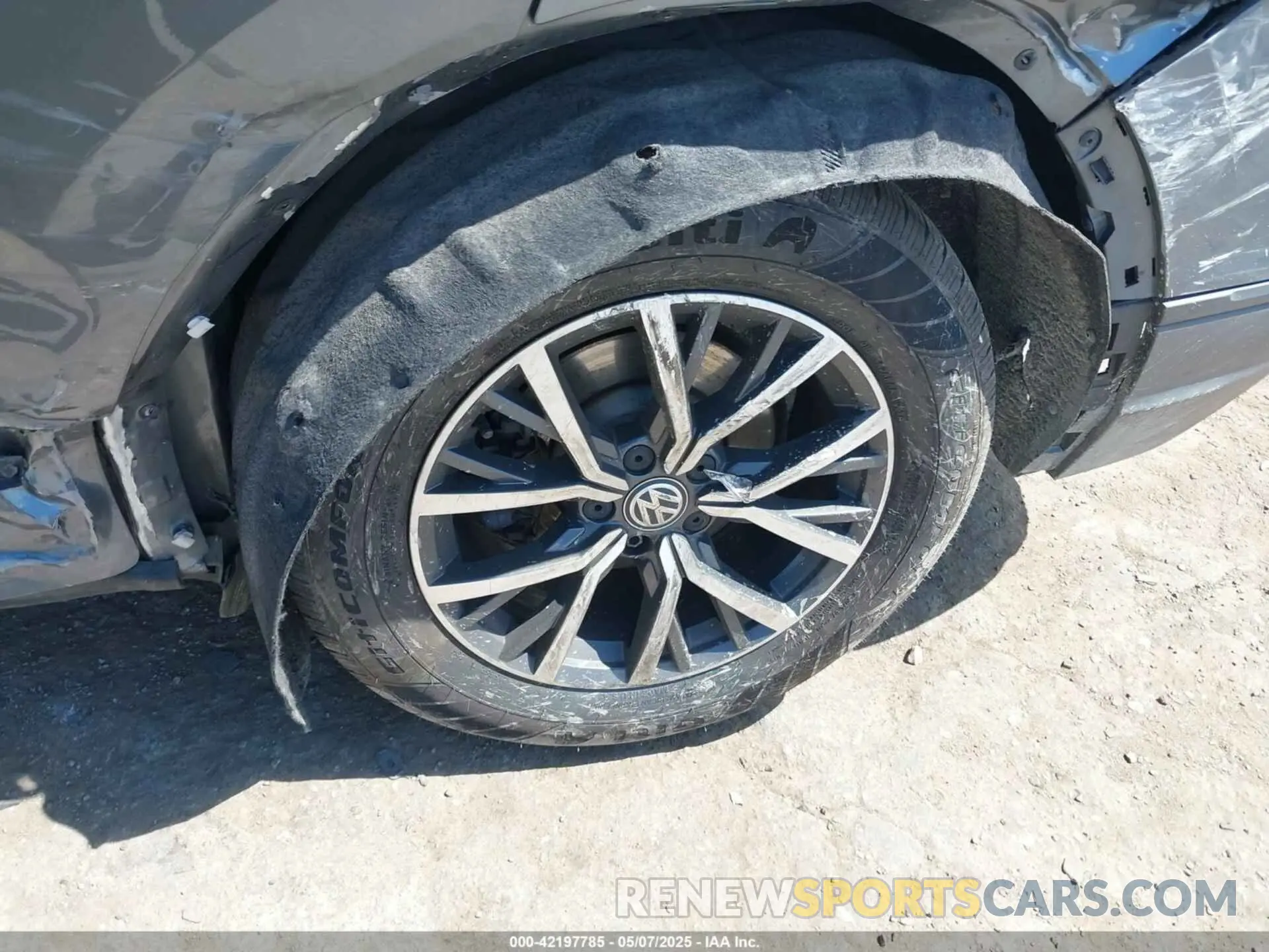12 Photograph of a damaged car 3VV2B7AX1KM085794 VOLKSWAGEN TIGUAN 2019