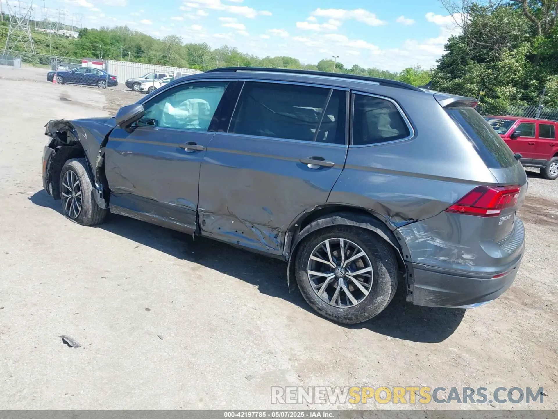3 Photograph of a damaged car 3VV2B7AX1KM085794 VOLKSWAGEN TIGUAN 2019