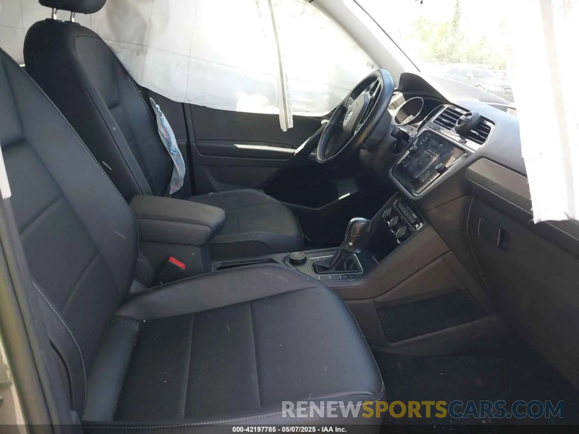5 Photograph of a damaged car 3VV2B7AX1KM085794 VOLKSWAGEN TIGUAN 2019