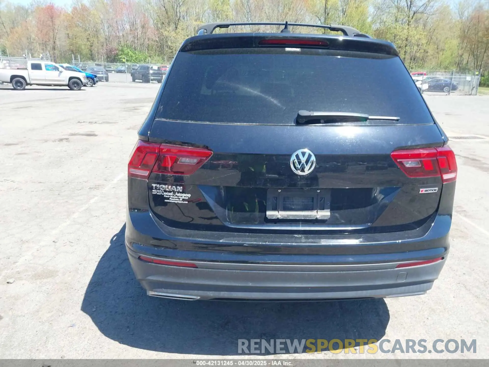 17 Photograph of a damaged car 3VV2B7AX1KM150482 VOLKSWAGEN TIGUAN 2019