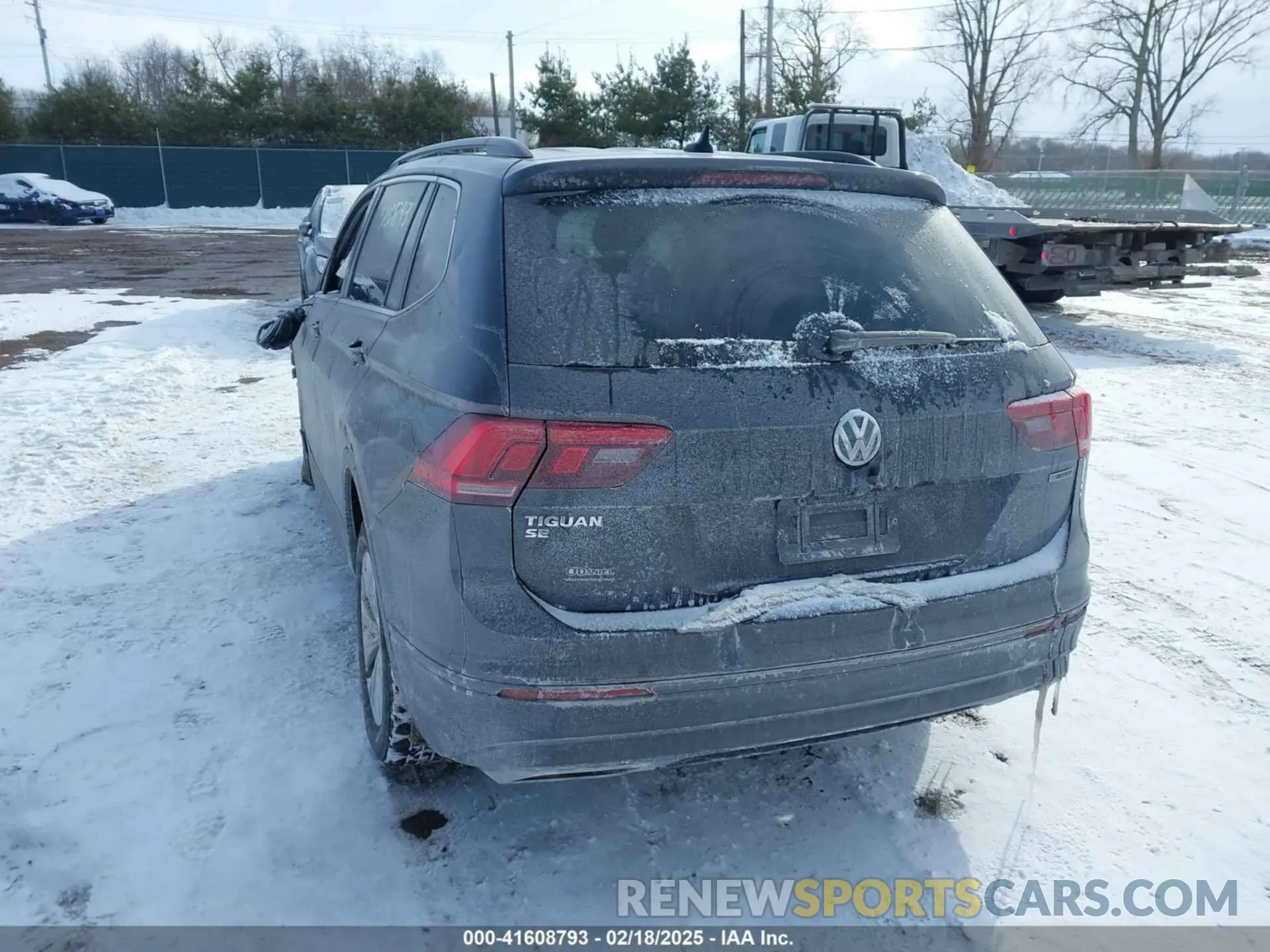 3 Photograph of a damaged car 3VV2B7AX1KM152751 VOLKSWAGEN TIGUAN 2019