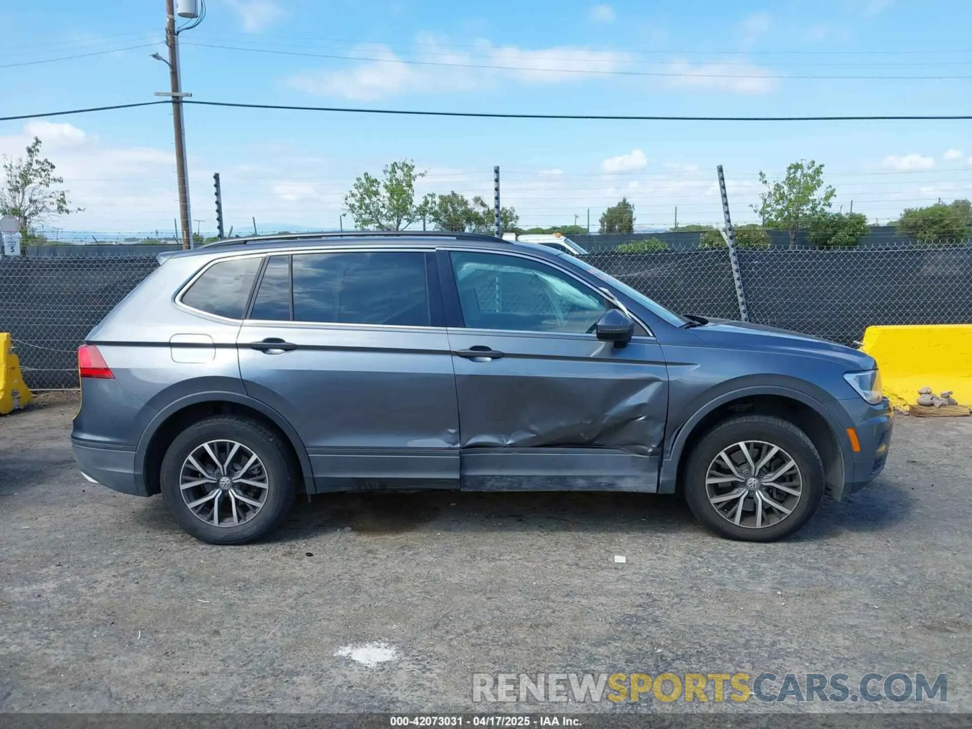 13 Photograph of a damaged car 3VV2B7AX1KM158582 VOLKSWAGEN TIGUAN 2019