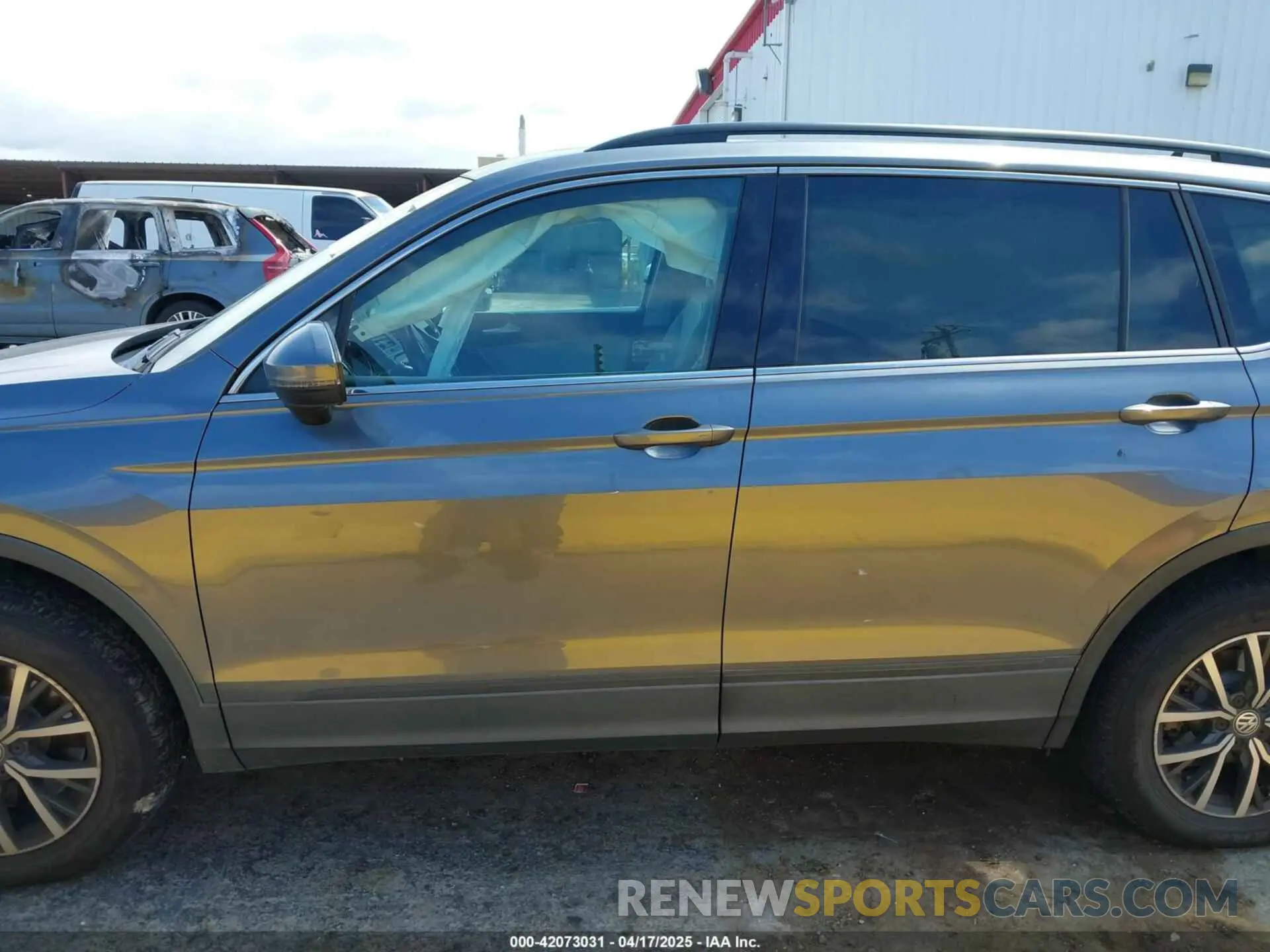 14 Photograph of a damaged car 3VV2B7AX1KM158582 VOLKSWAGEN TIGUAN 2019