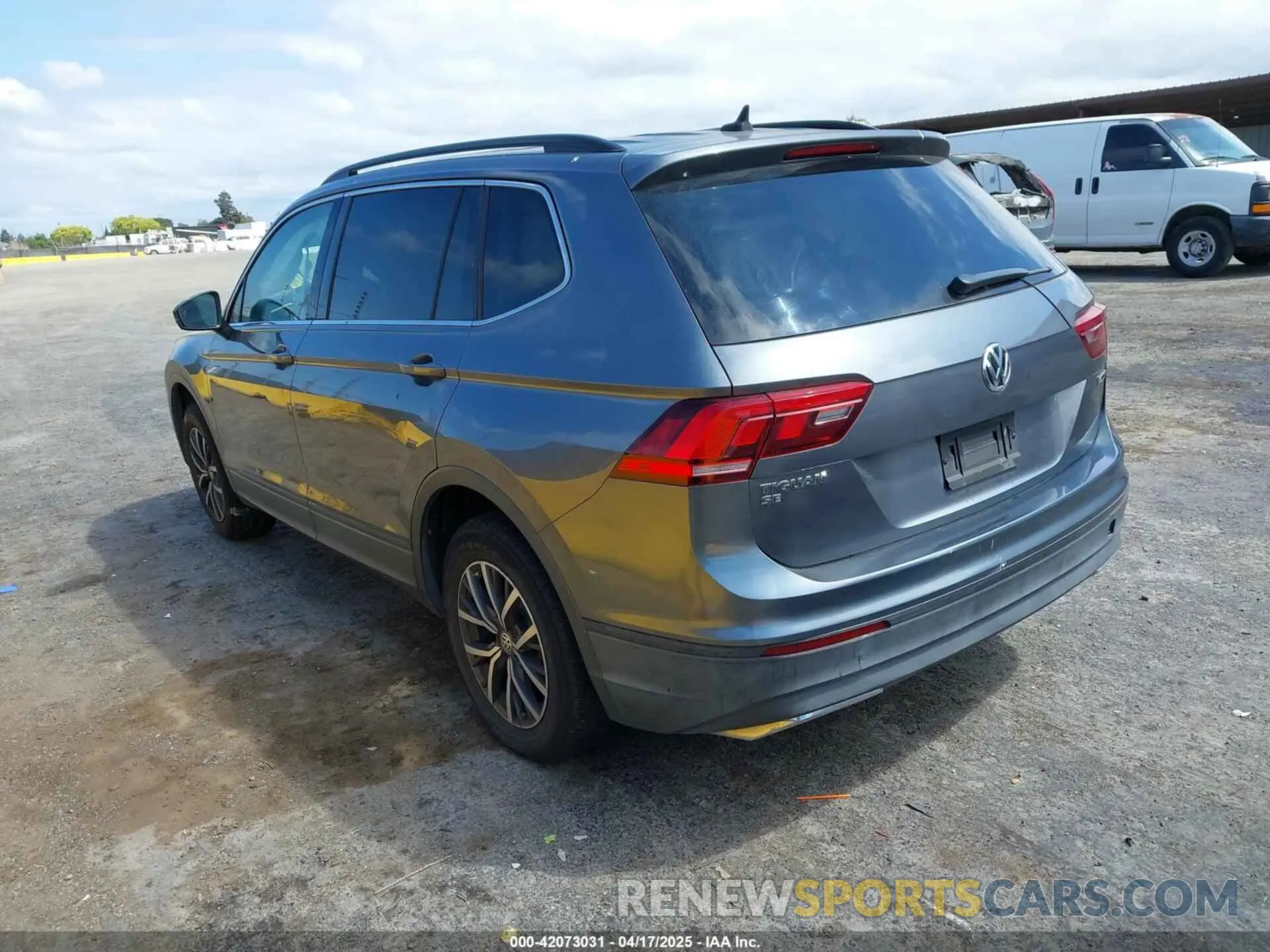3 Photograph of a damaged car 3VV2B7AX1KM158582 VOLKSWAGEN TIGUAN 2019