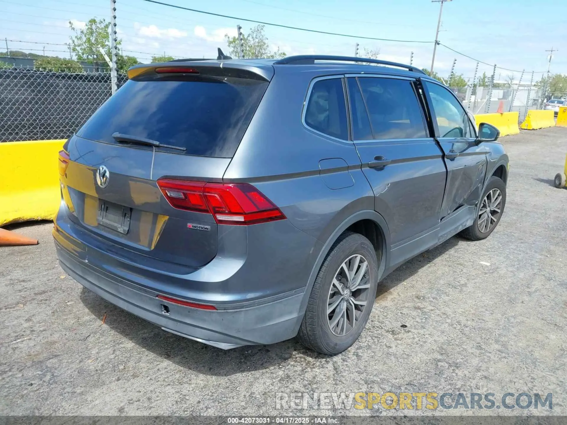 4 Photograph of a damaged car 3VV2B7AX1KM158582 VOLKSWAGEN TIGUAN 2019