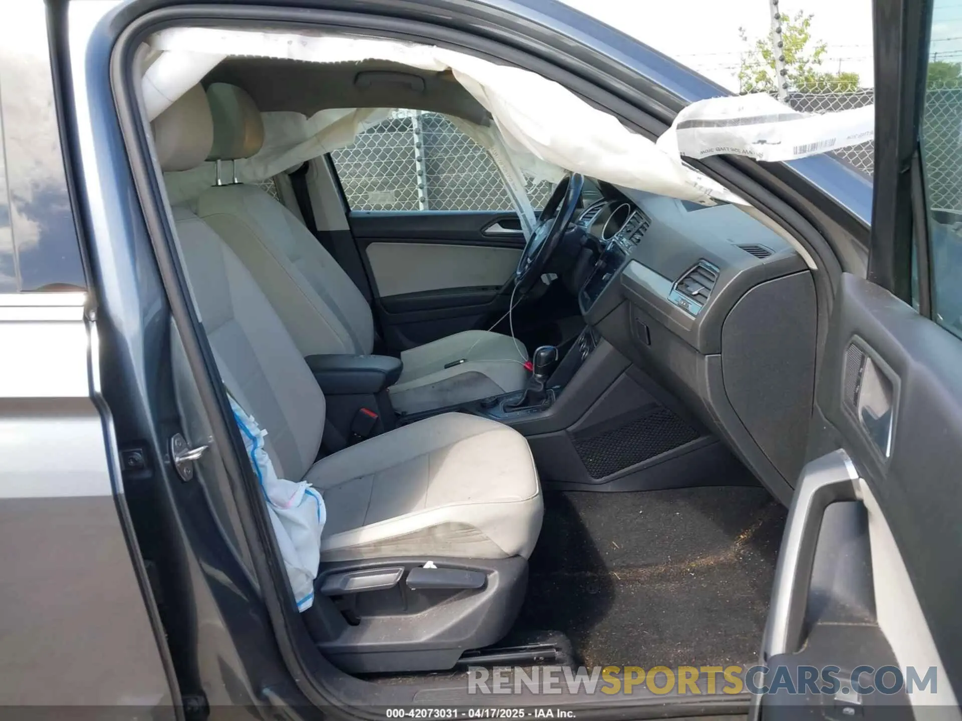 5 Photograph of a damaged car 3VV2B7AX1KM158582 VOLKSWAGEN TIGUAN 2019