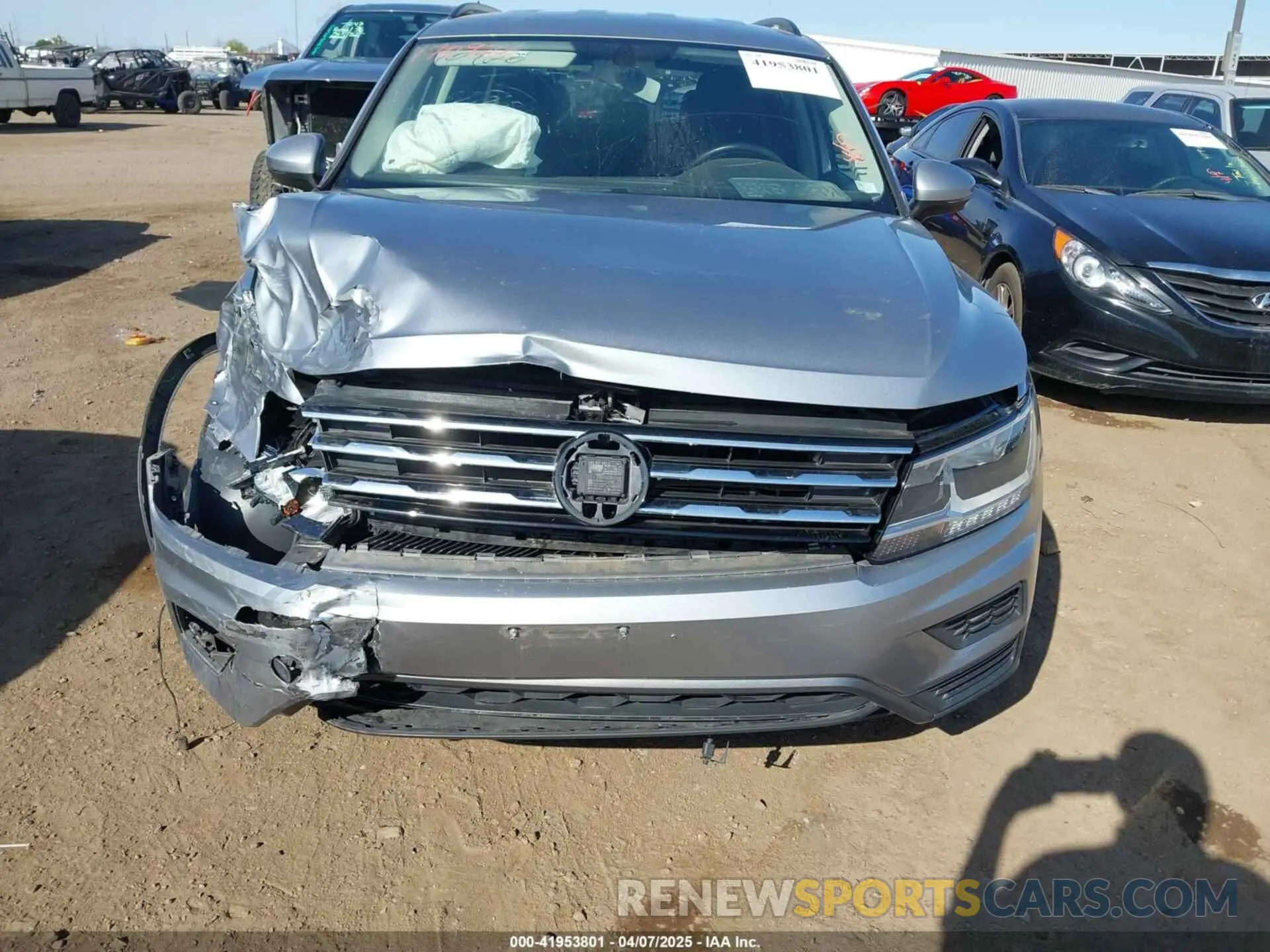 12 Photograph of a damaged car 3VV2B7AX1KM170926 VOLKSWAGEN TIGUAN 2019
