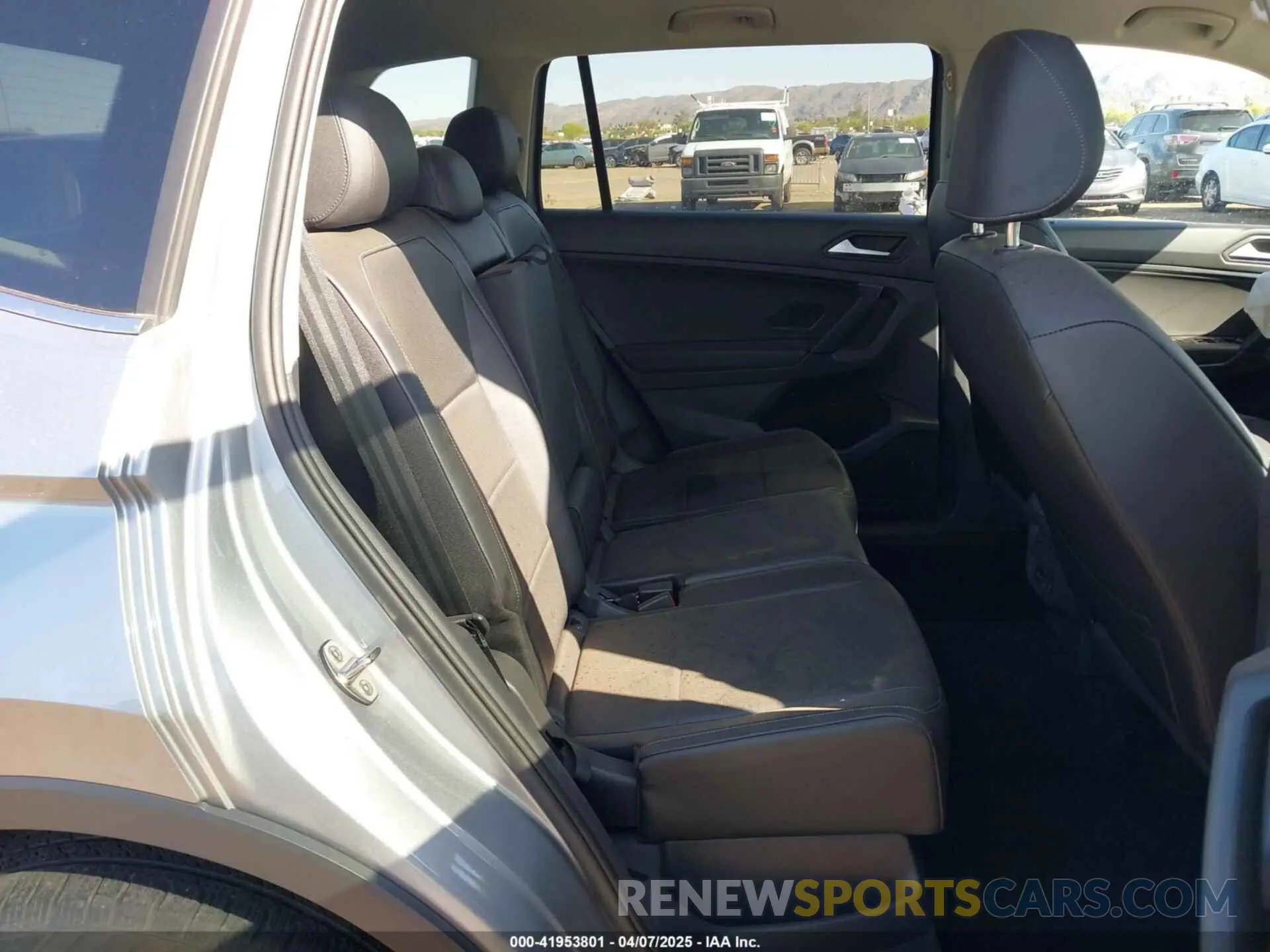 8 Photograph of a damaged car 3VV2B7AX1KM170926 VOLKSWAGEN TIGUAN 2019