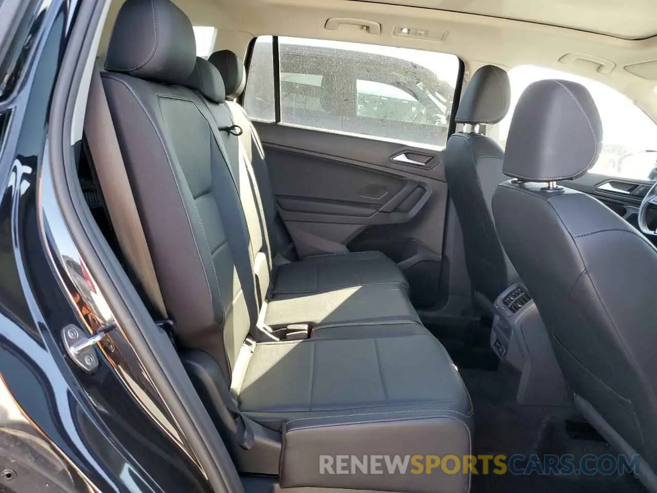 11 Photograph of a damaged car 3VV2B7AX1KM173499 VOLKSWAGEN TIGUAN 2019
