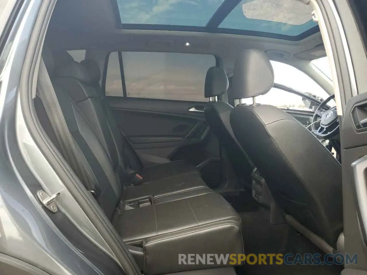 10 Photograph of a damaged car 3VV2B7AX1KM178458 VOLKSWAGEN TIGUAN 2019