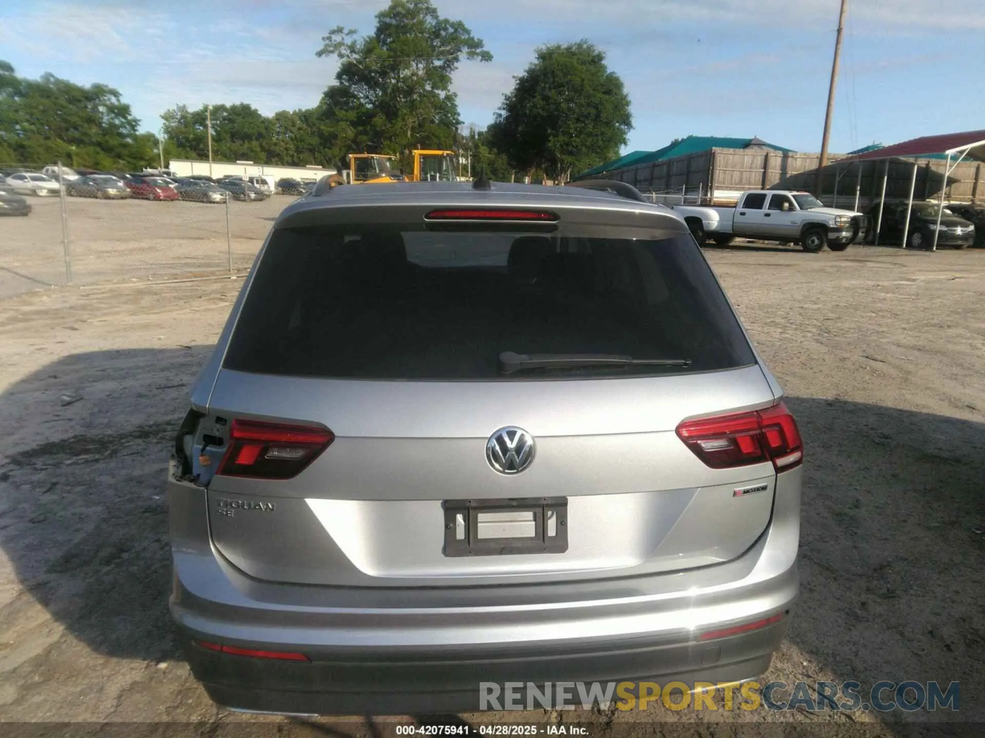 16 Photograph of a damaged car 3VV2B7AX1KM188293 VOLKSWAGEN TIGUAN 2019