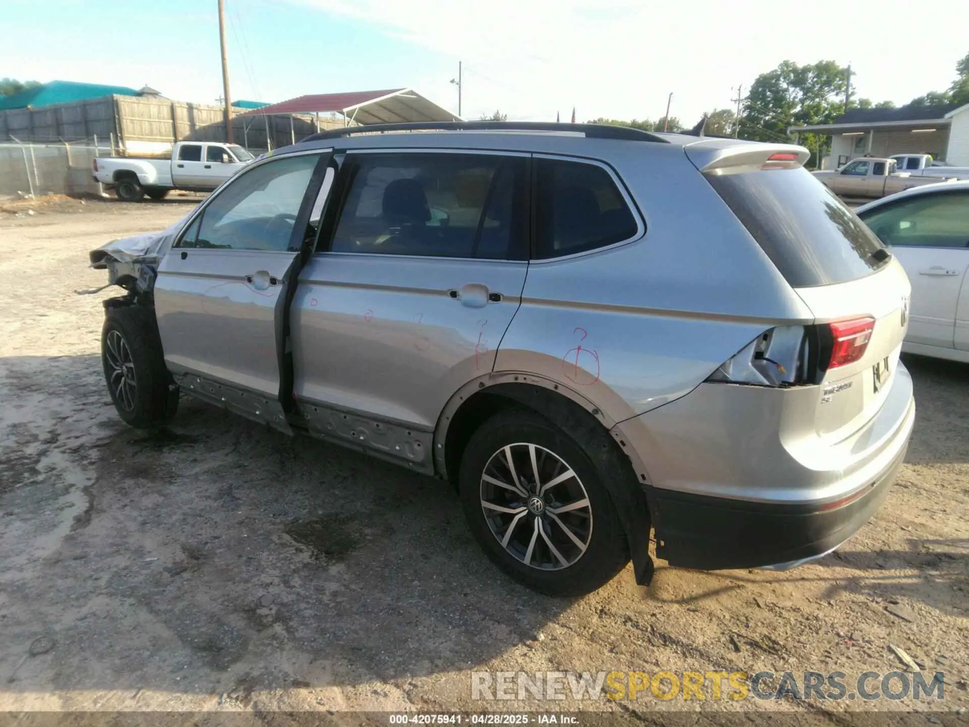 3 Photograph of a damaged car 3VV2B7AX1KM188293 VOLKSWAGEN TIGUAN 2019