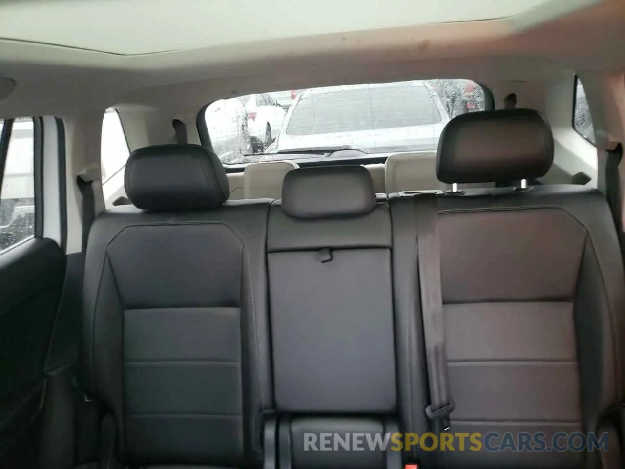 10 Photograph of a damaged car 3VV2B7AX2KM032361 VOLKSWAGEN TIGUAN 2019
